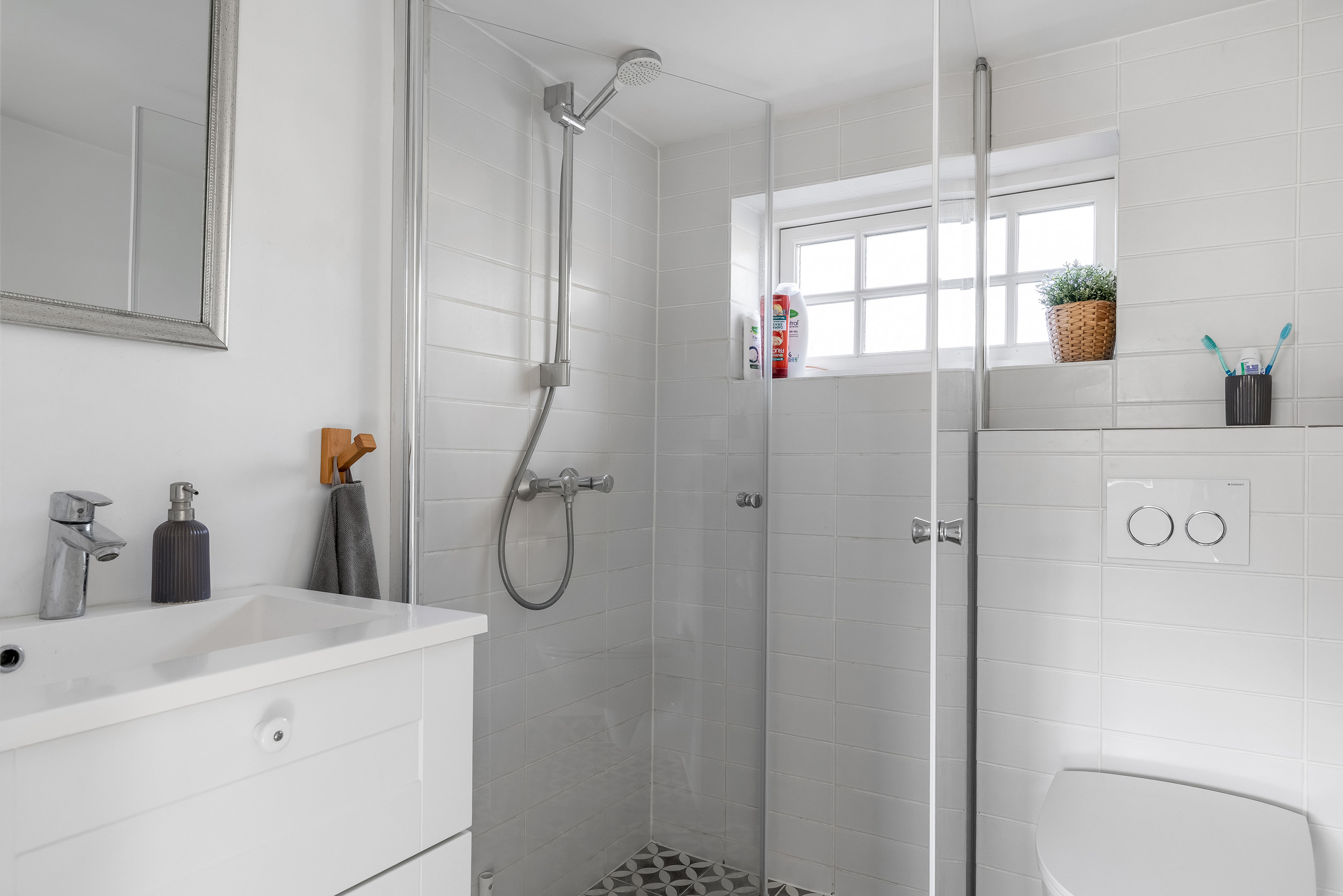 Fremhævet badeværelse billede i fuldskærmstilstand. Billede af Rågelejevej 166, Rågeleje, 3210 Vejby