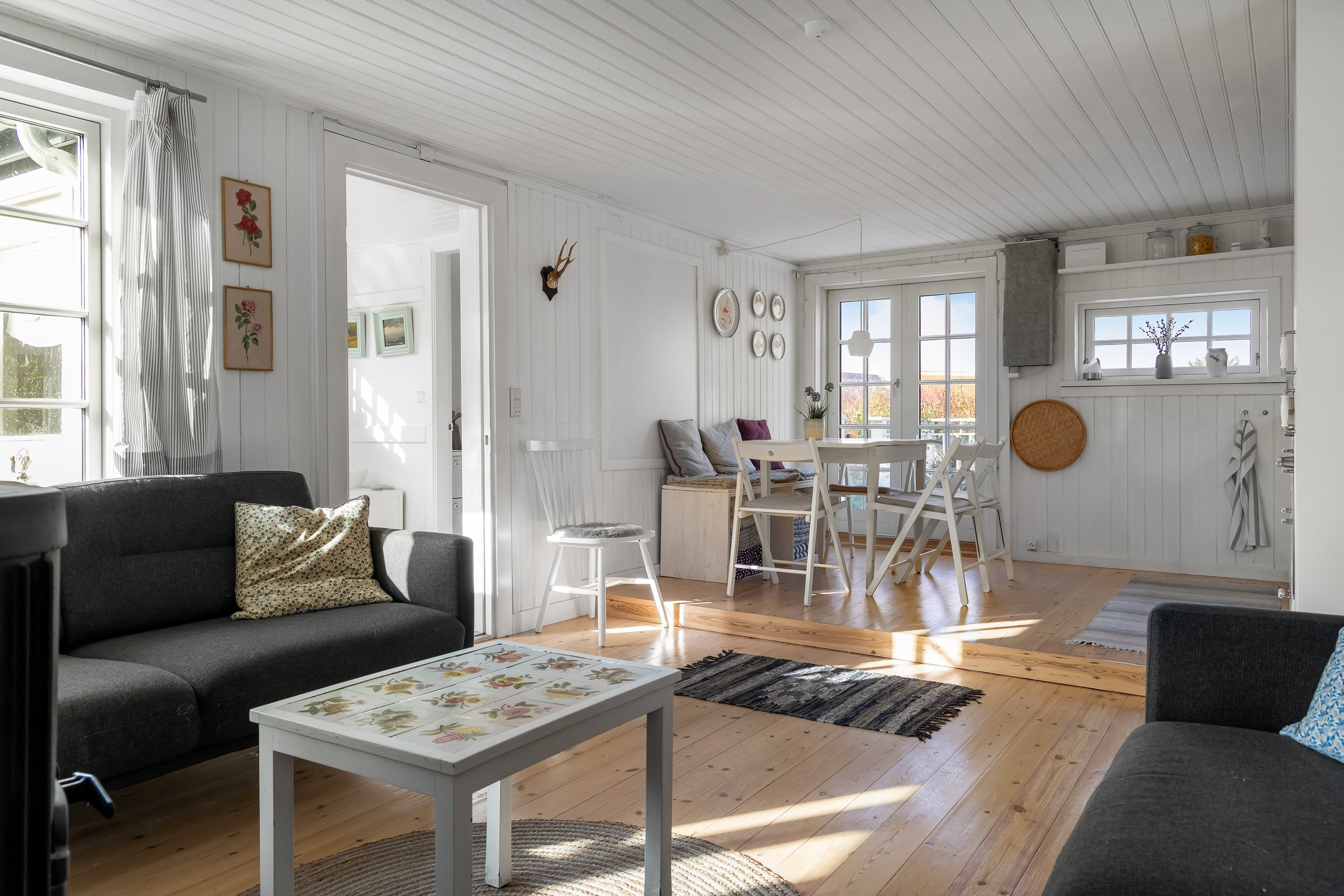 Fremhævet stue billede i fuldskærmstilstand. Billede af Rågelejevej 166, Rågeleje, 3210 Vejby