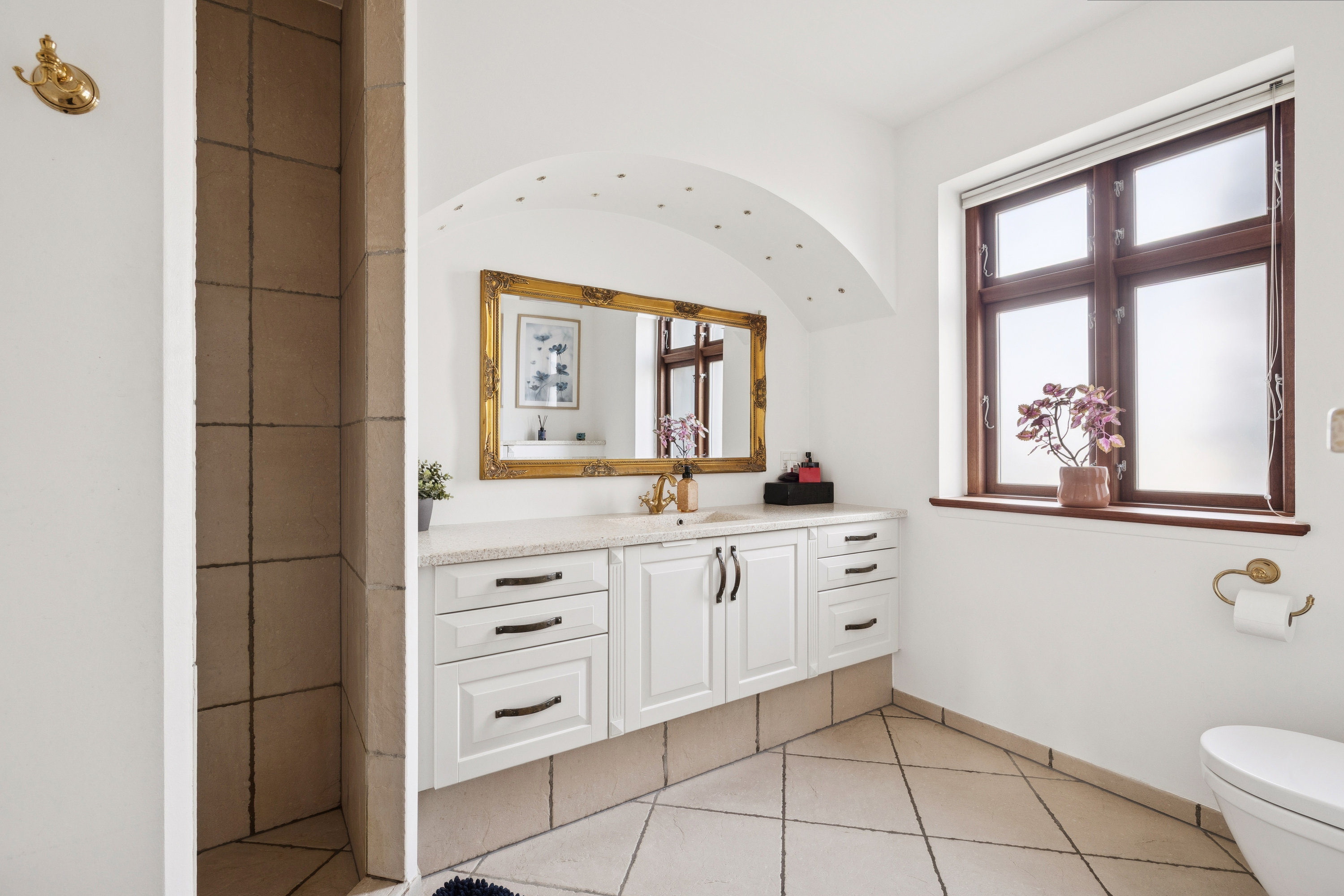 Fremhævet badeværelse billede i fuldskærmstilstand. Billede af Højvangen 47, 8981 Spentrup