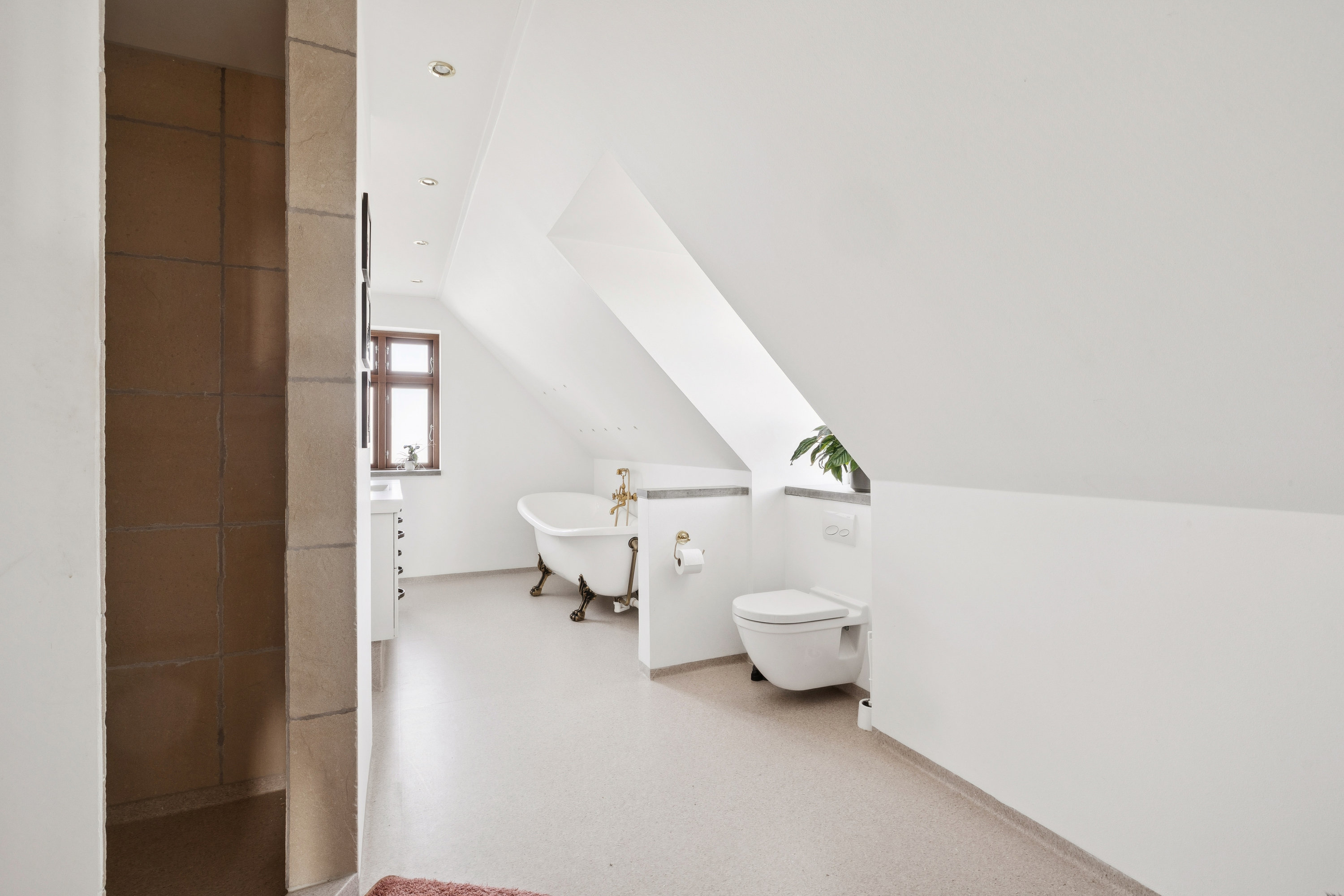 Fremhævet badeværelse billede i fuldskærmstilstand. Billede af Højvangen 47, 8981 Spentrup