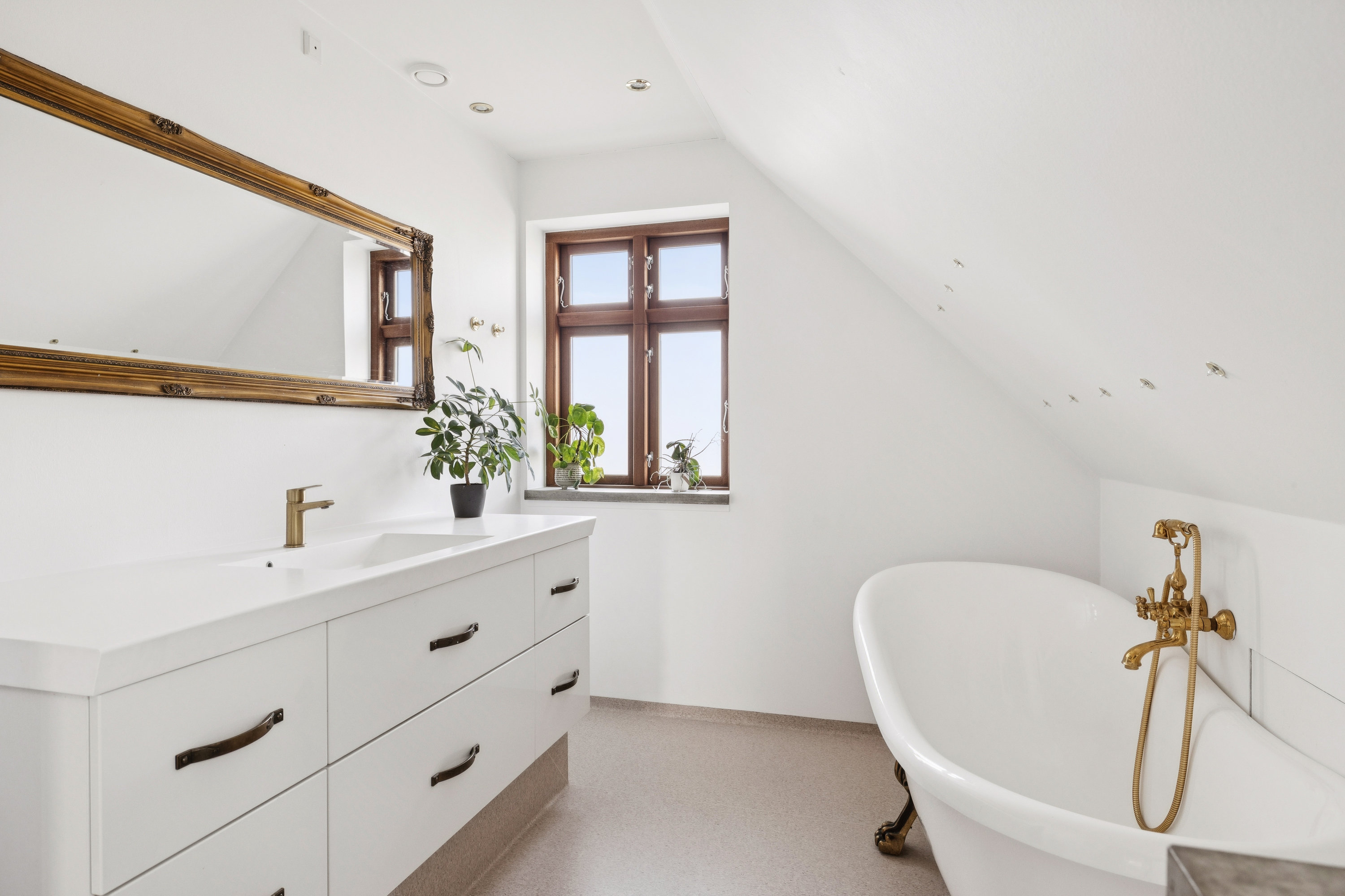 Fremhævet badeværelse billede i fuldskærmstilstand. Billede af Højvangen 47, 8981 Spentrup