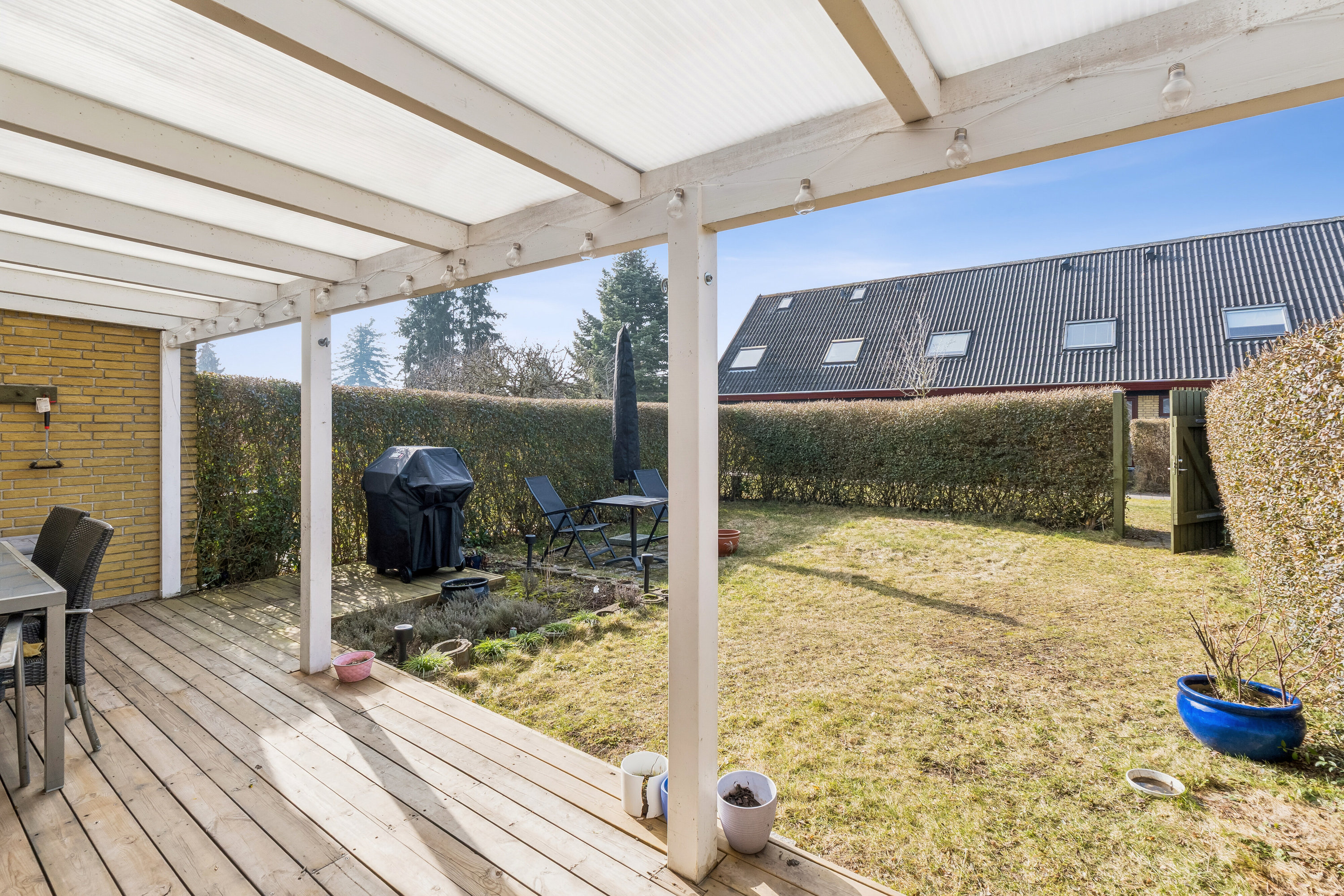 Fremhævet udendørs billede i fuldskærmstilstand. Billede af Enghøjen 19, 2650 Hvidovre