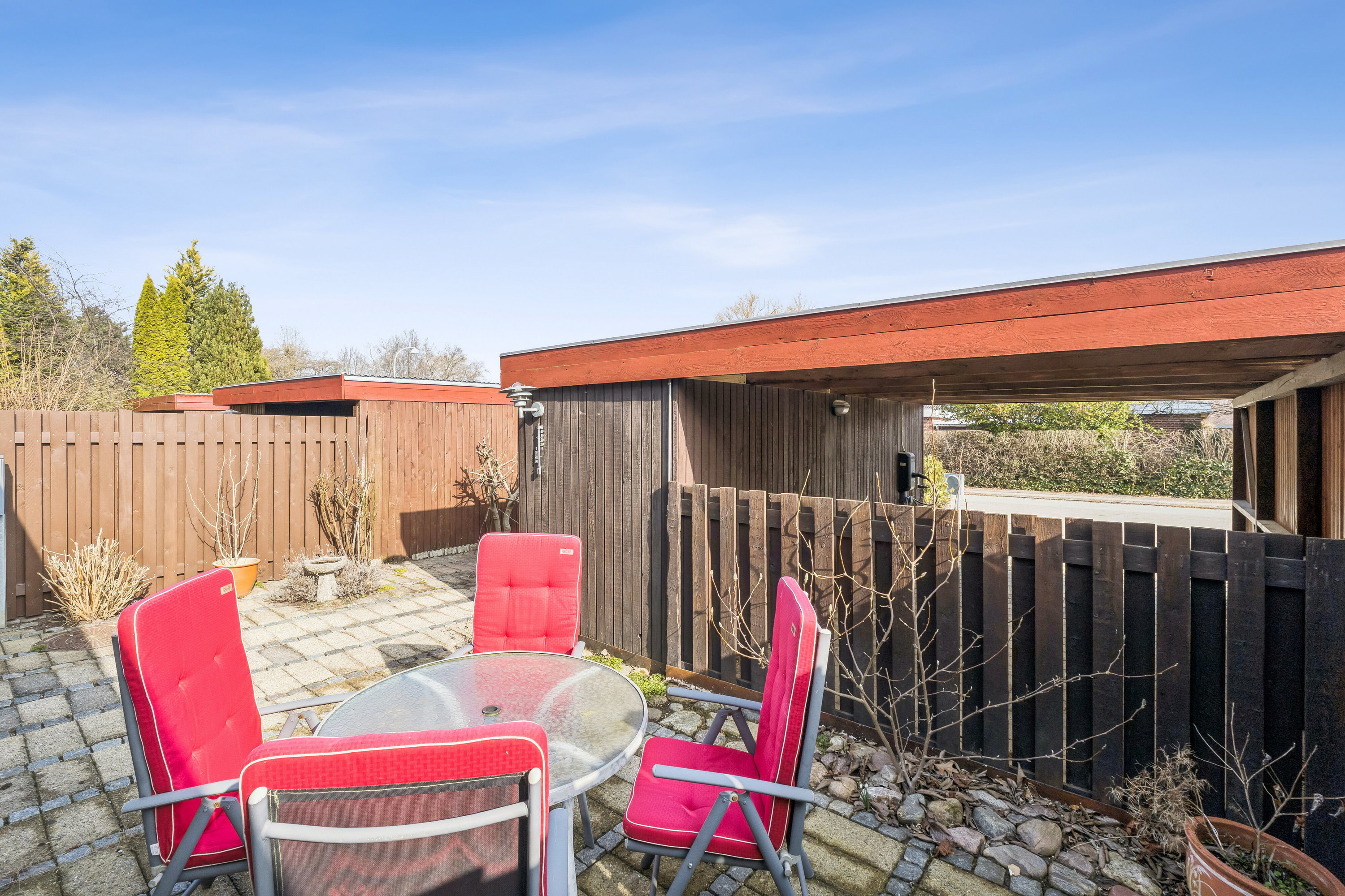 Fremhævet udendørs billede i fuldskærmstilstand. Billede af Enghøjen 19, 2650 Hvidovre