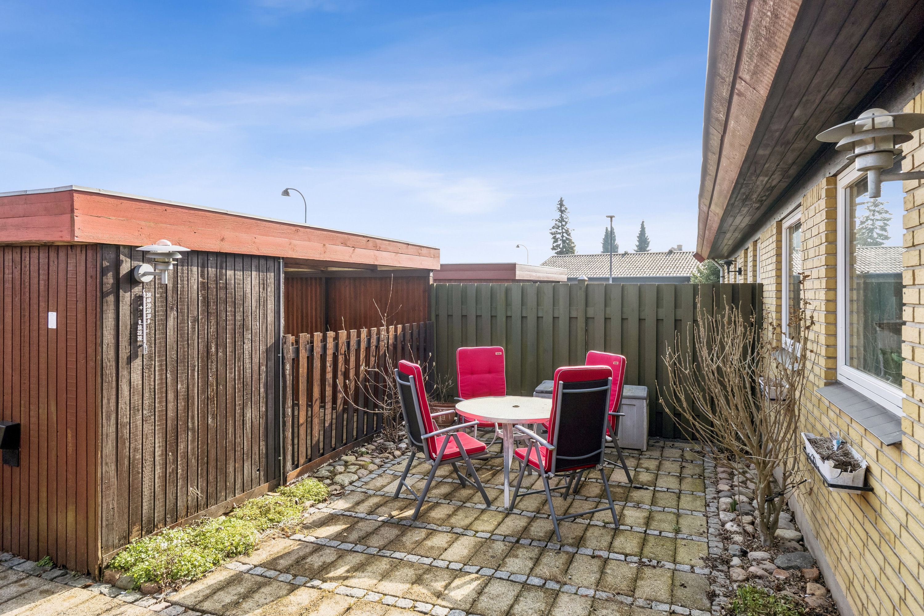 Fremhævet udendørs billede i fuldskærmstilstand. Billede af Enghøjen 19, 2650 Hvidovre