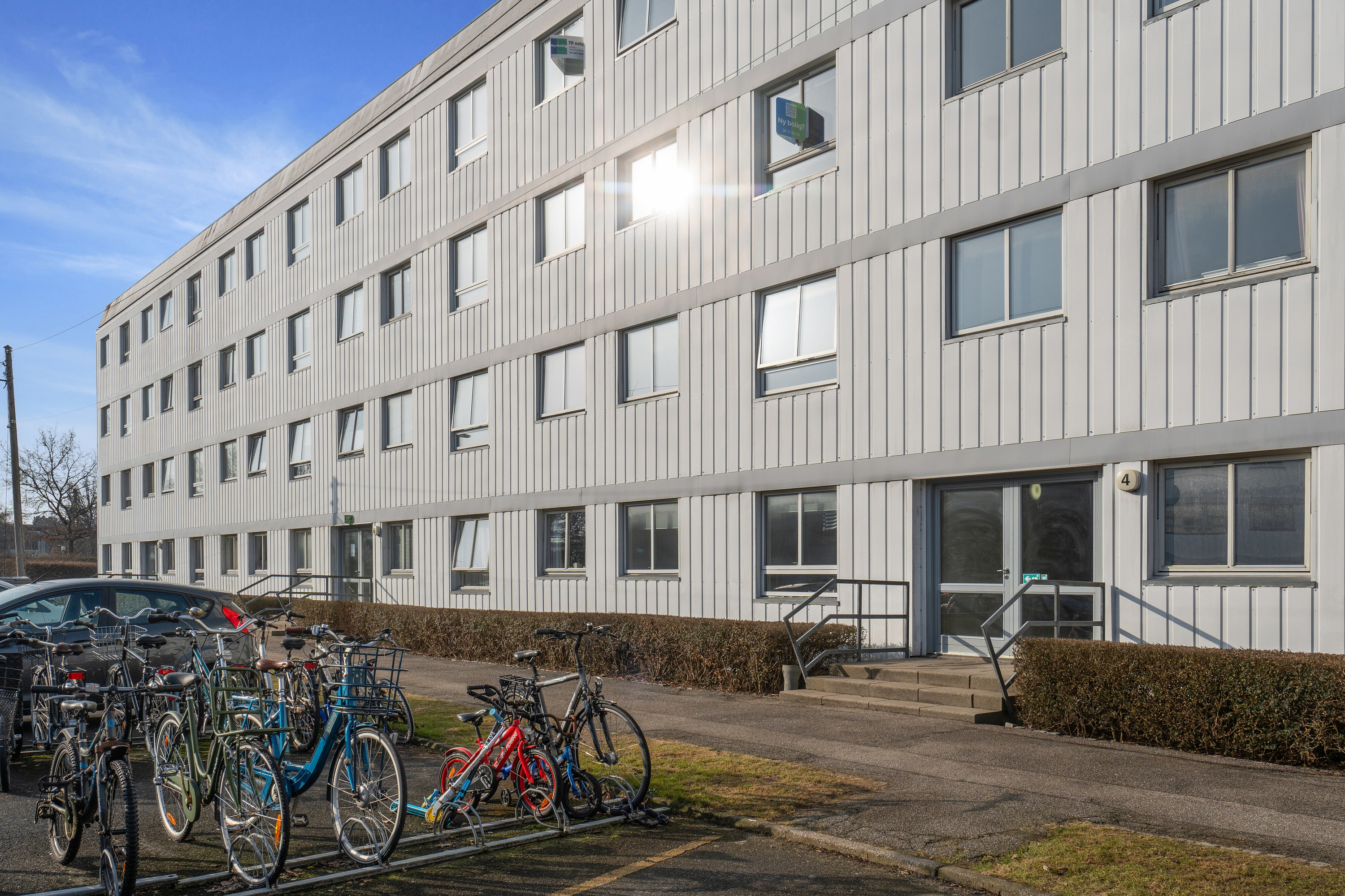 Fremhævet set fra vejen billede i fuldskærmstilstand. Billede af Skanderupvej 4, 2. tv., 2610 Rødovre