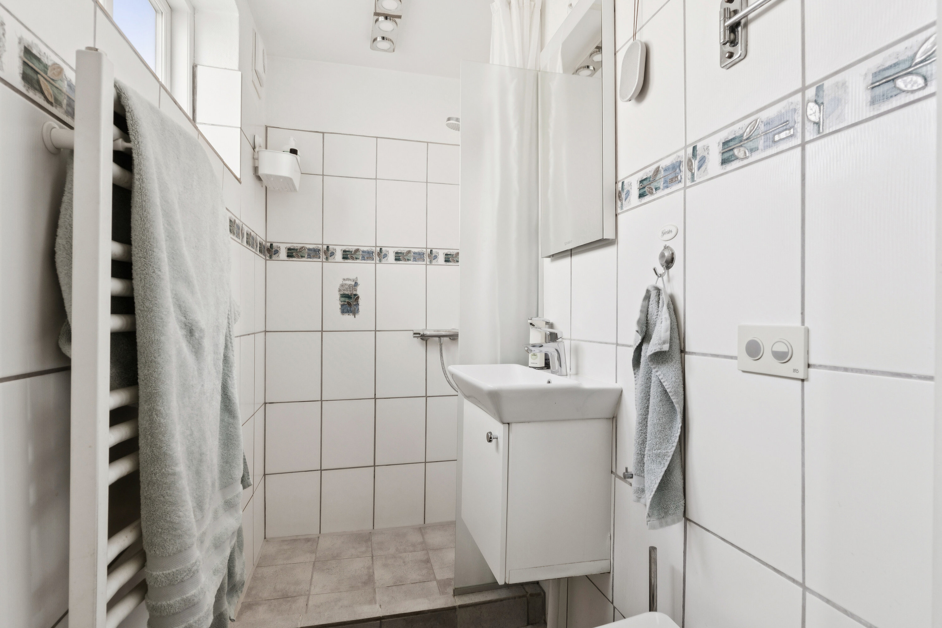 Fremhævet badeværelse billede i fuldskærmstilstand. Billede af Skovfryd 9, 2800 Kongens Lyngby