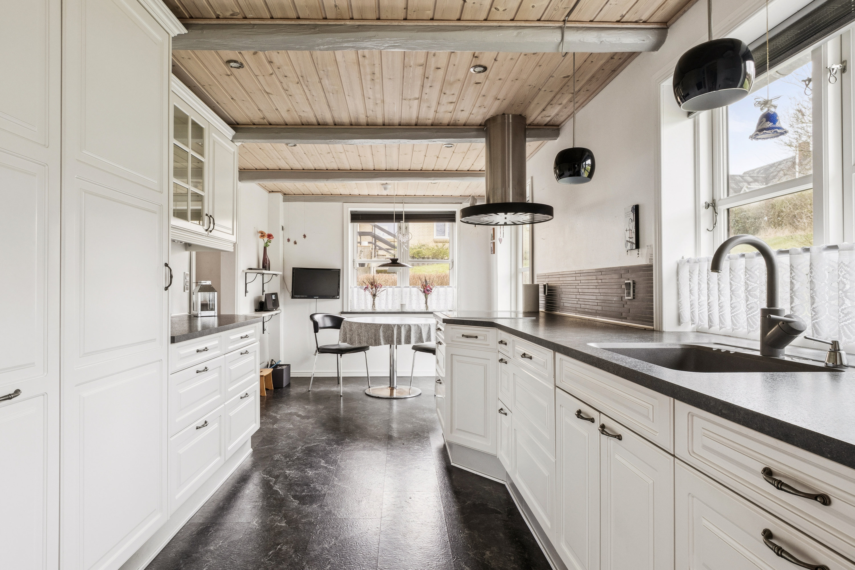 Fremhævet køkken billede i fuldskærmstilstand. Billede af Faaruphusevej 12, Faarup, 7900 Nykøbing M