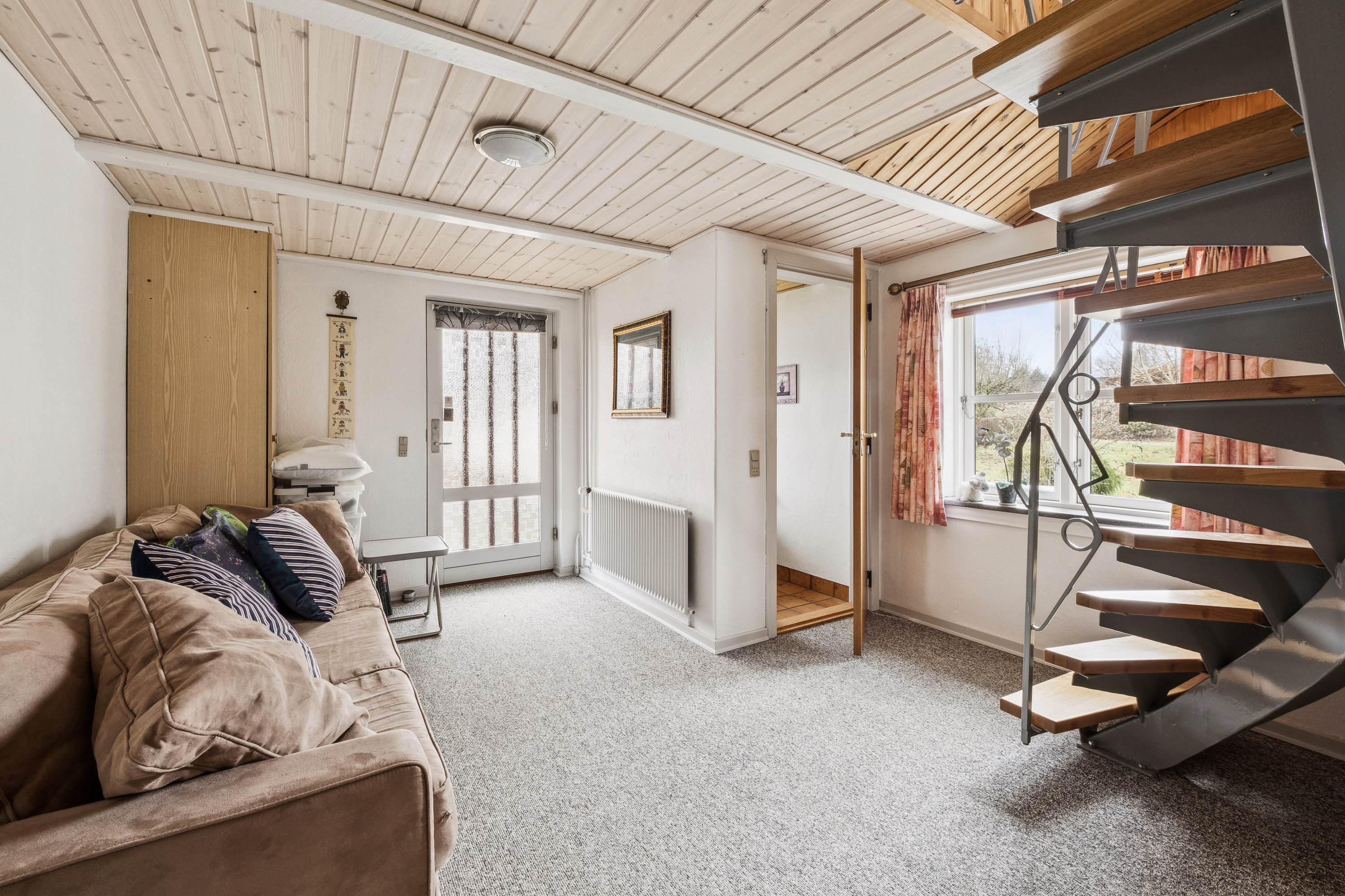 Fremhævet stue billede i fuldskærmstilstand. Billede af Faaruphusevej 12, Faarup, 7900 Nykøbing M