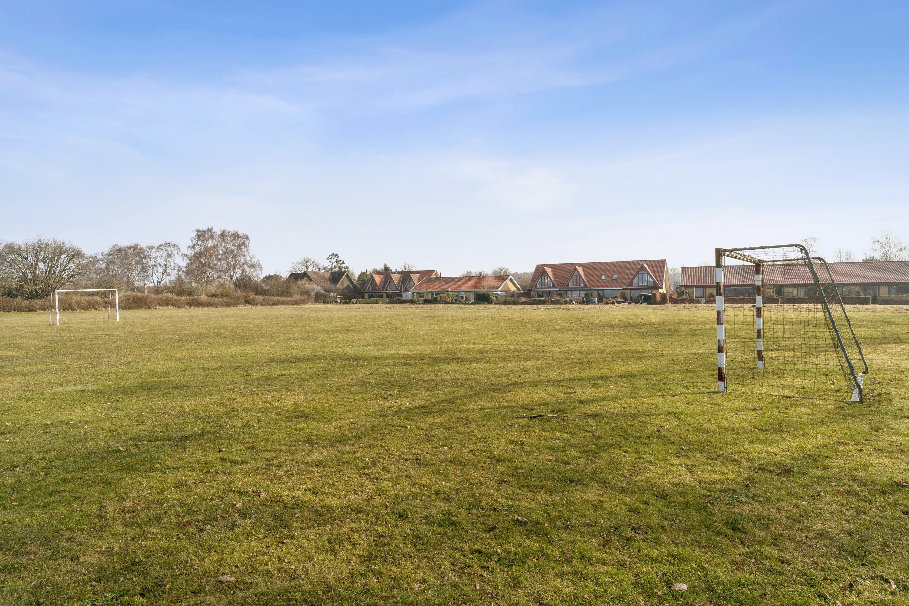 Fremhævet set fra haven billede i fuldskærmstilstand. Billede af Kirsebærvej 32, 4720 Præstø