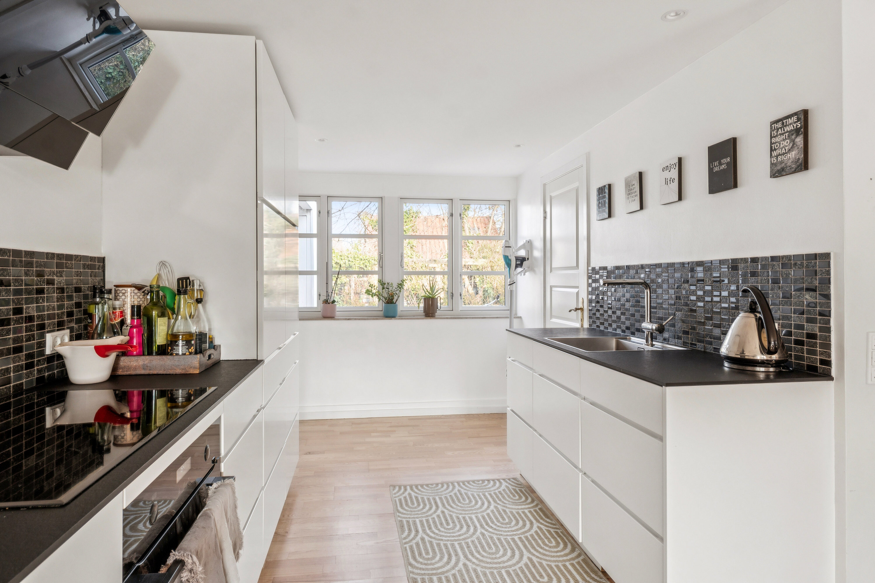 Fremhævet køkken billede i fuldskærmstilstand. Billede af Krebsevej 48, 2650 Hvidovre