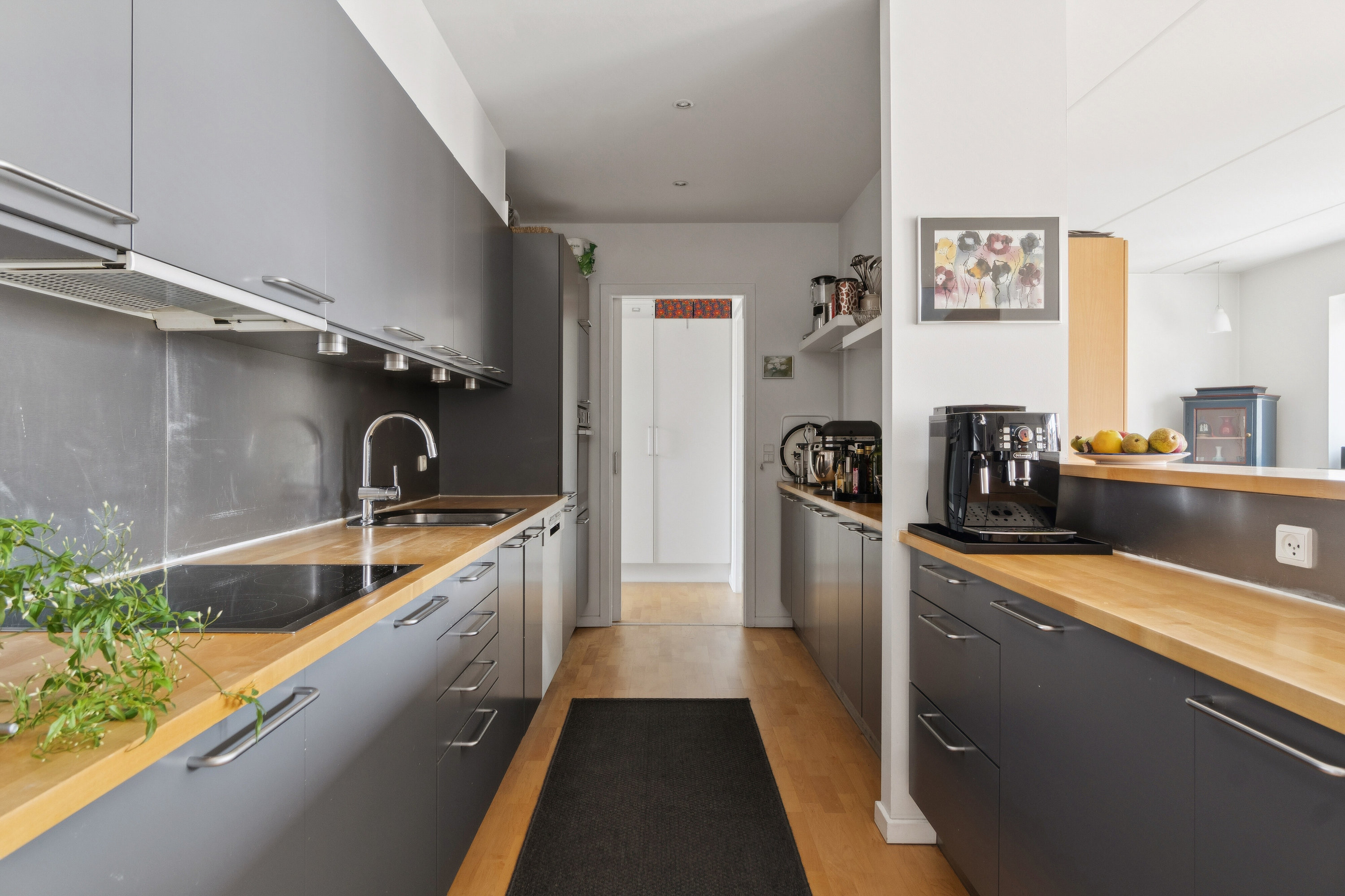 Fremhævet køkken billede i fuldskærmstilstand. Billede af Erik Eriksens Gade 11, 2. tv., 2300 København S