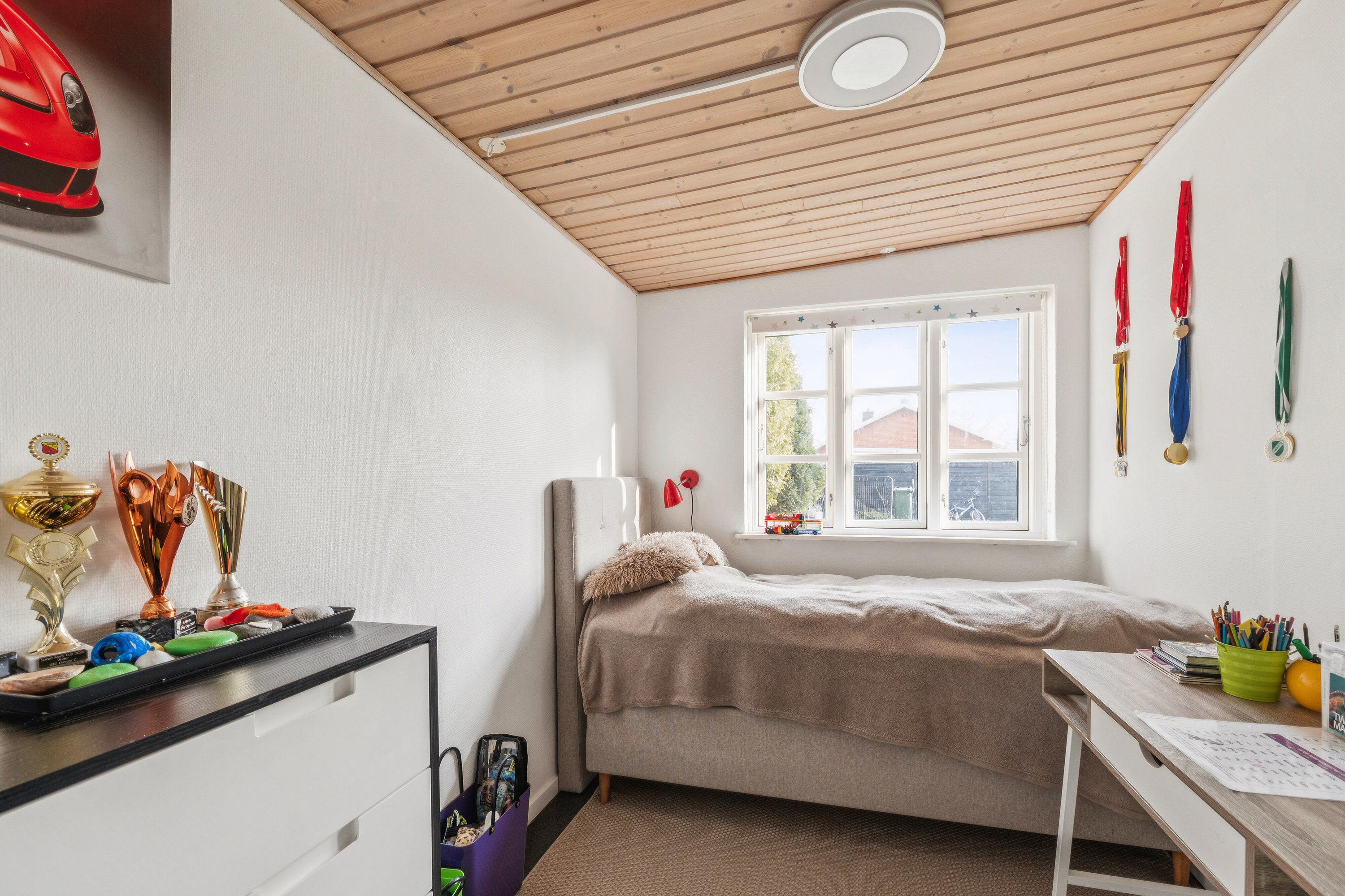 Fremhævet soveværelse billede i fuldskærmstilstand. Billede af Krebsevej 48, 2650 Hvidovre