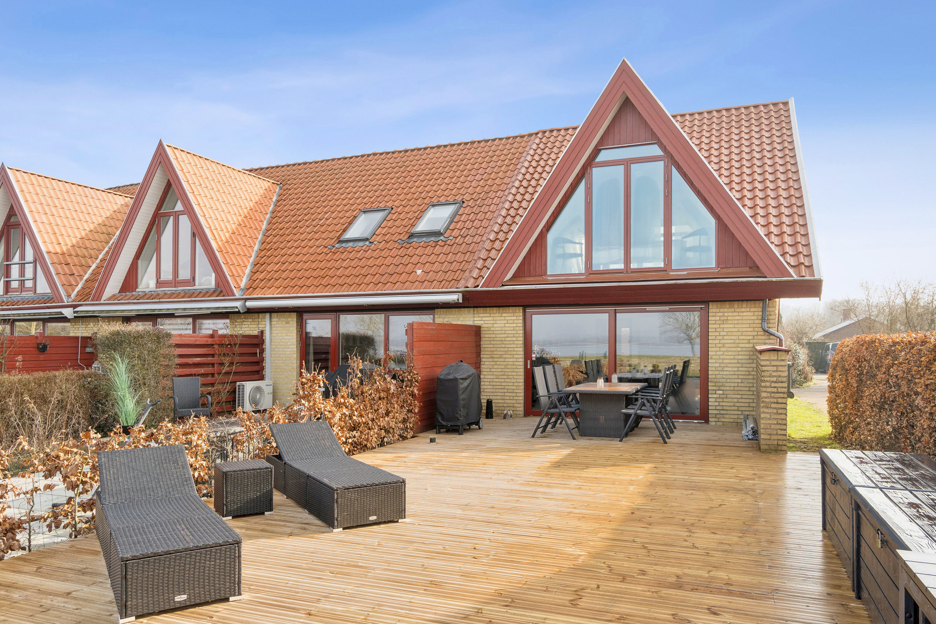 Fremhævet set fra haven billede i fuldskærmstilstand. Billede af Kirsebærvej 32, 4720 Præstø