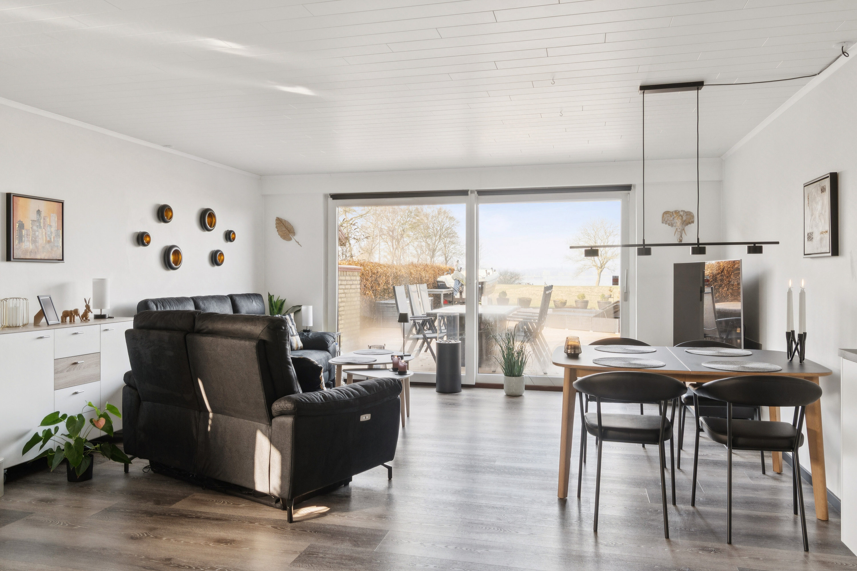 Fremhævet stue billede i fuldskærmstilstand. Billede af Kirsebærvej 32, 4720 Præstø