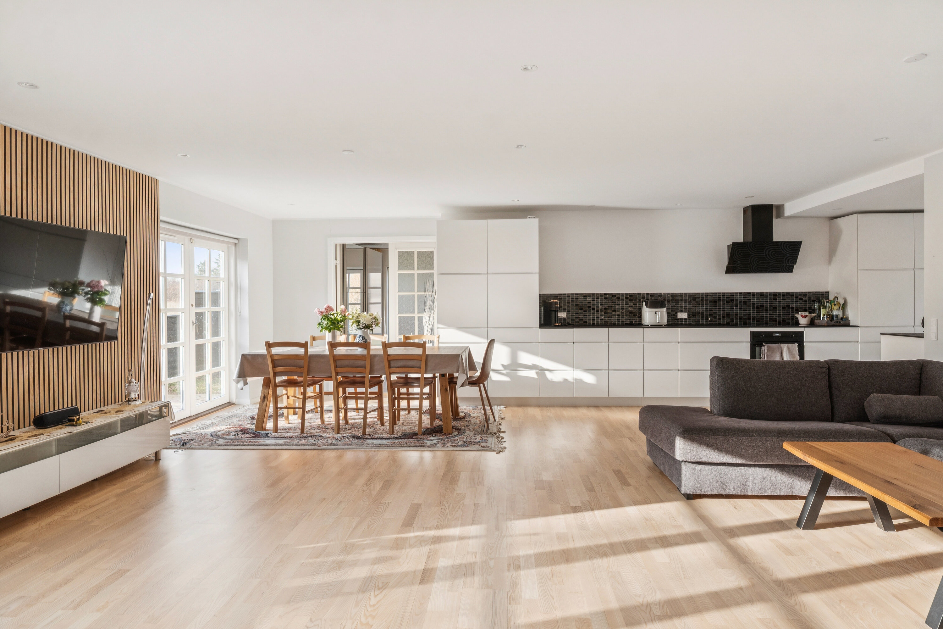 Fremhævet stue billede i fuldskærmstilstand. Billede af Krebsevej 48, 2650 Hvidovre