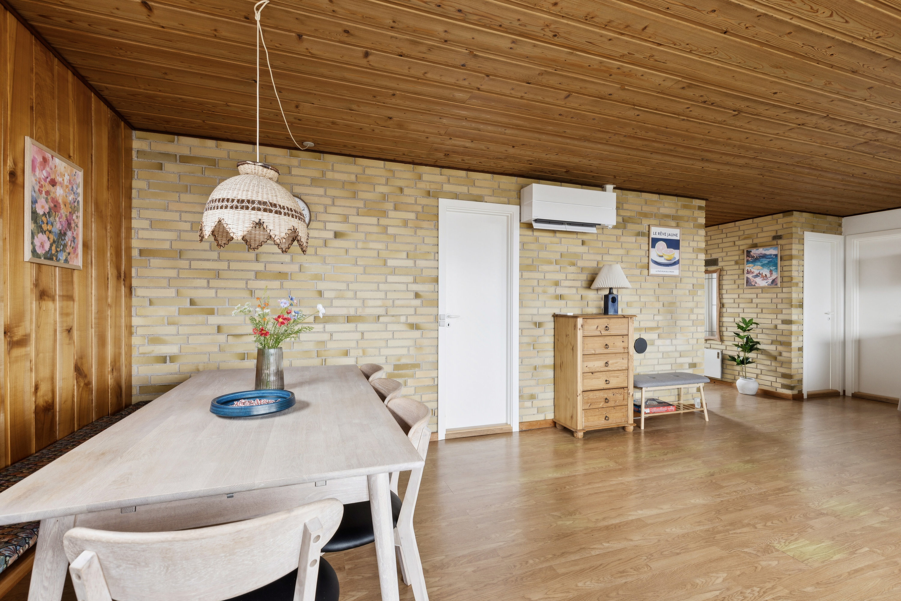 Fremhævet spisestue billede i fuldskærmstilstand. Billede af Hjorthøjgårdsvej 14, Svallerup, 4400 Kalundborg