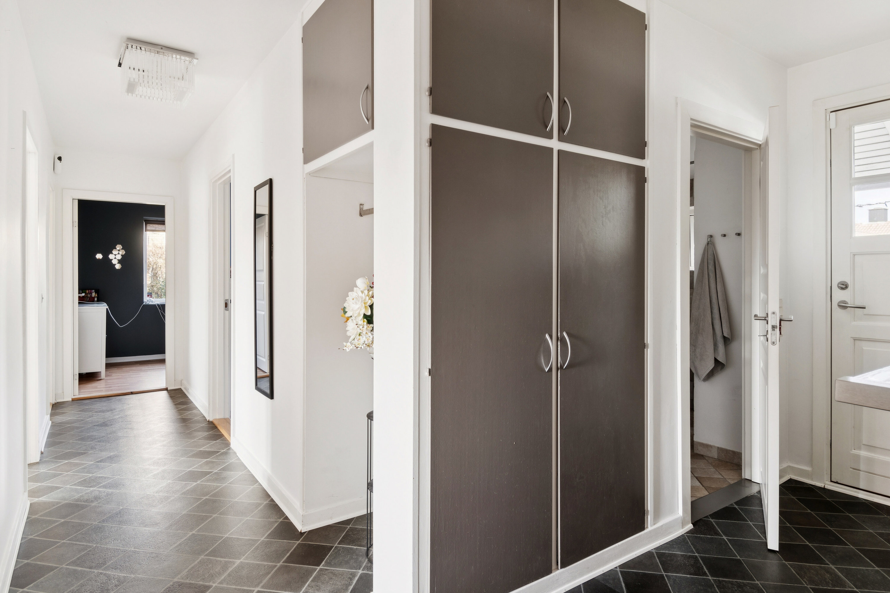 Fremhævet gang billede i fuldskærmstilstand. Billede af Kildevang 10, 4690 Haslev