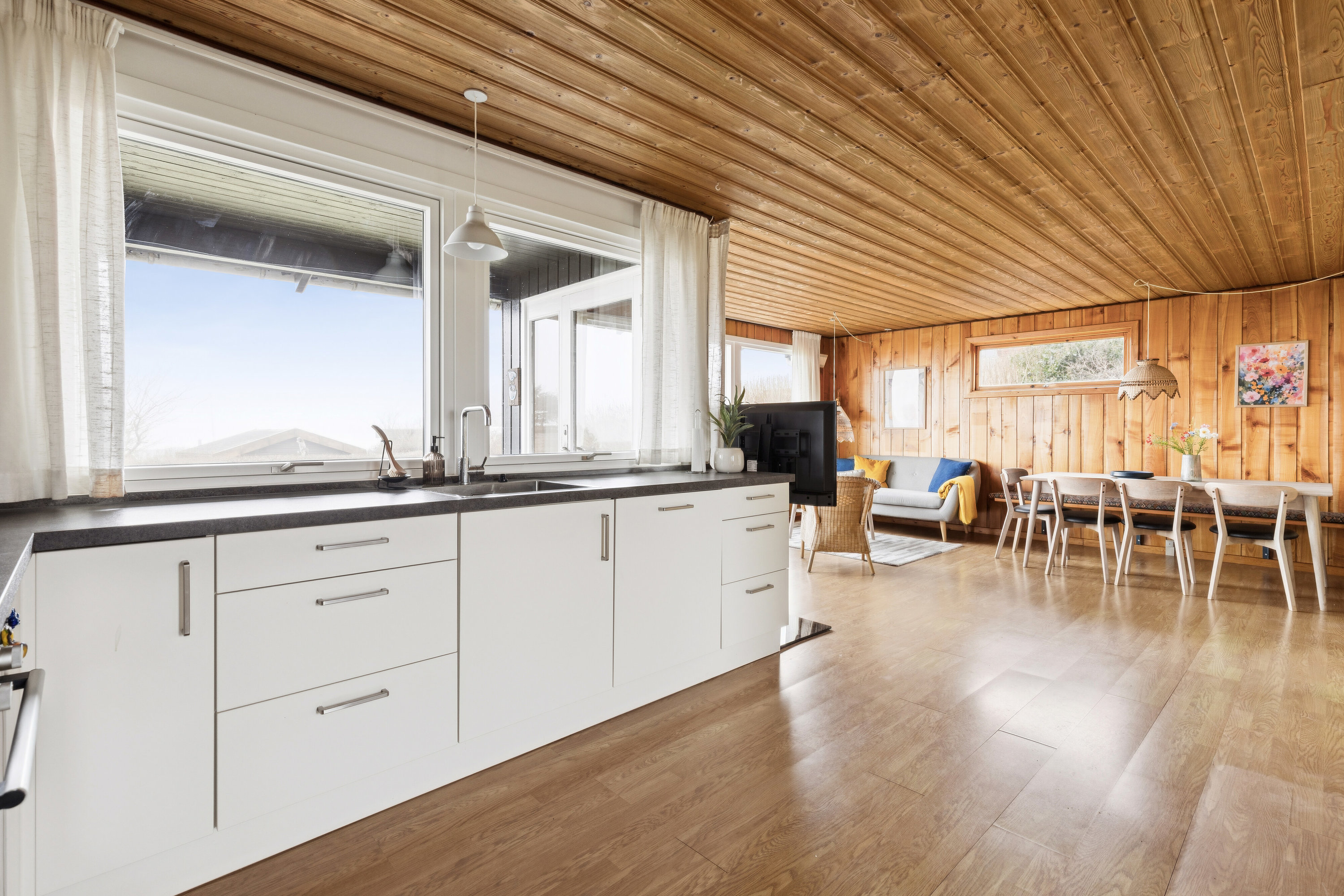 Fremhævet køkken billede i fuldskærmstilstand. Billede af Hjorthøjgårdsvej 14, Svallerup, 4400 Kalundborg