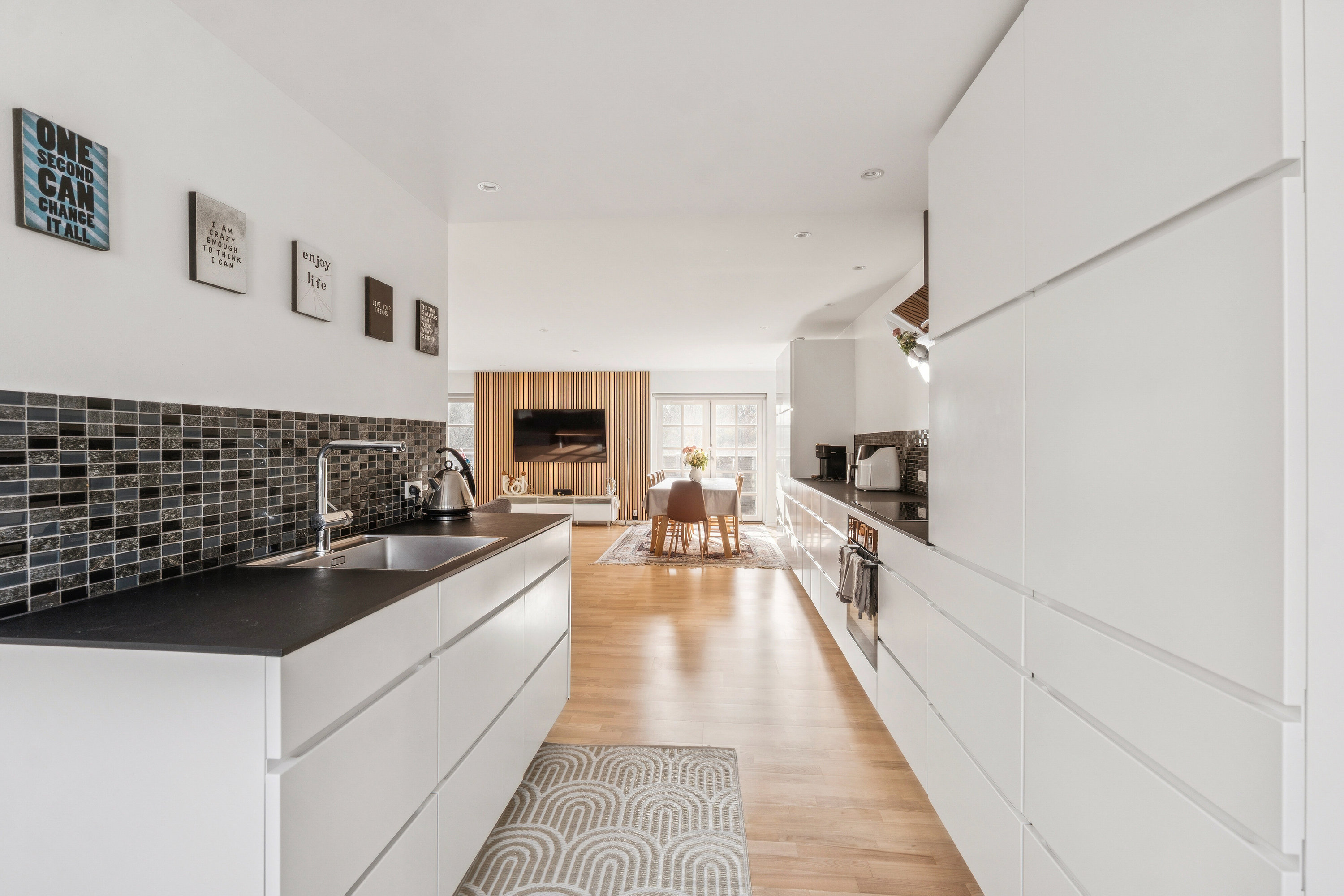 Fremhævet køkken billede i fuldskærmstilstand. Billede af Krebsevej 48, 2650 Hvidovre