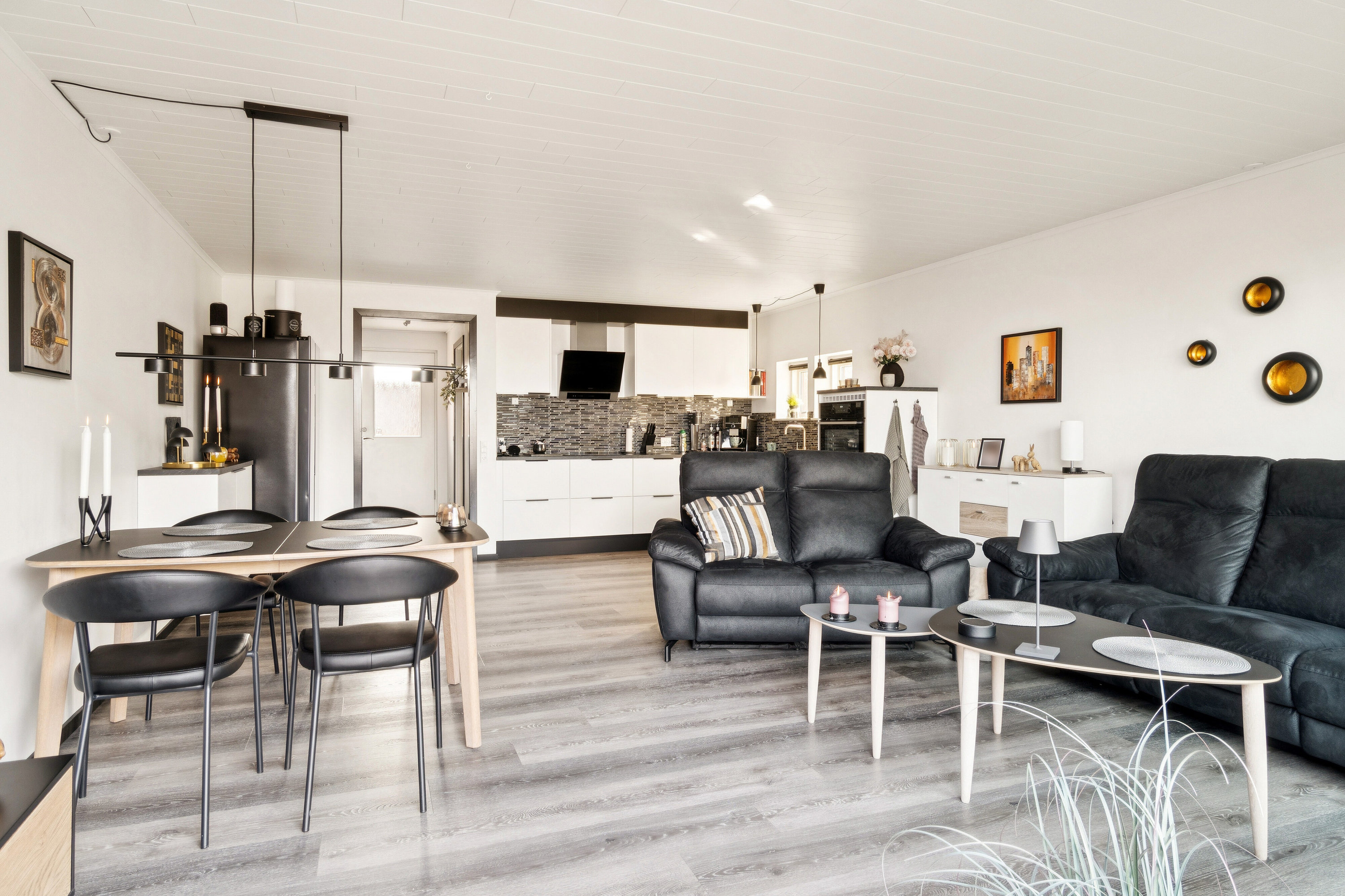 Fremhævet stue billede i fuldskærmstilstand. Billede af Kirsebærvej 32, 4720 Præstø