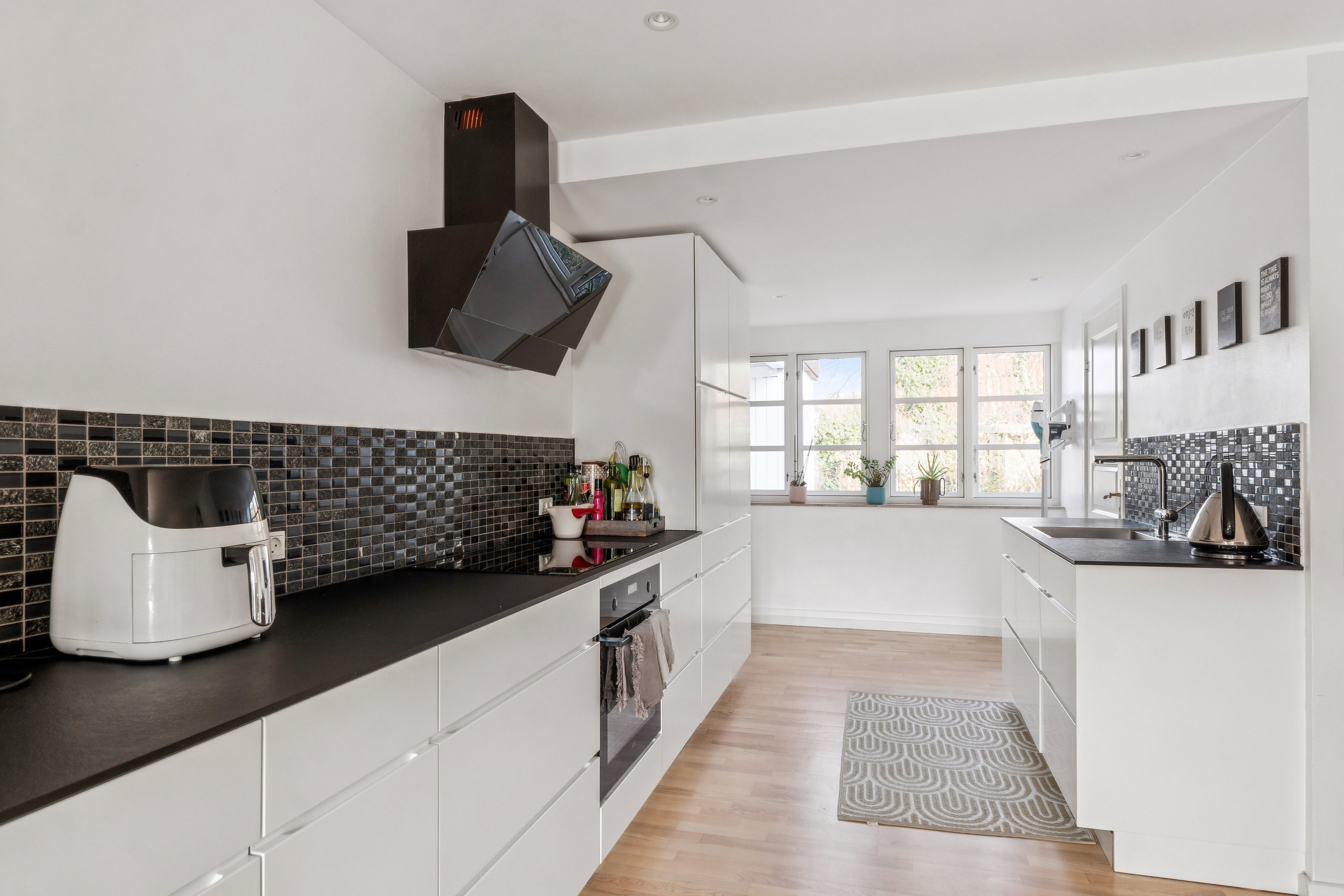 Fremhævet køkken billede i fuldskærmstilstand. Billede af Krebsevej 48, 2650 Hvidovre