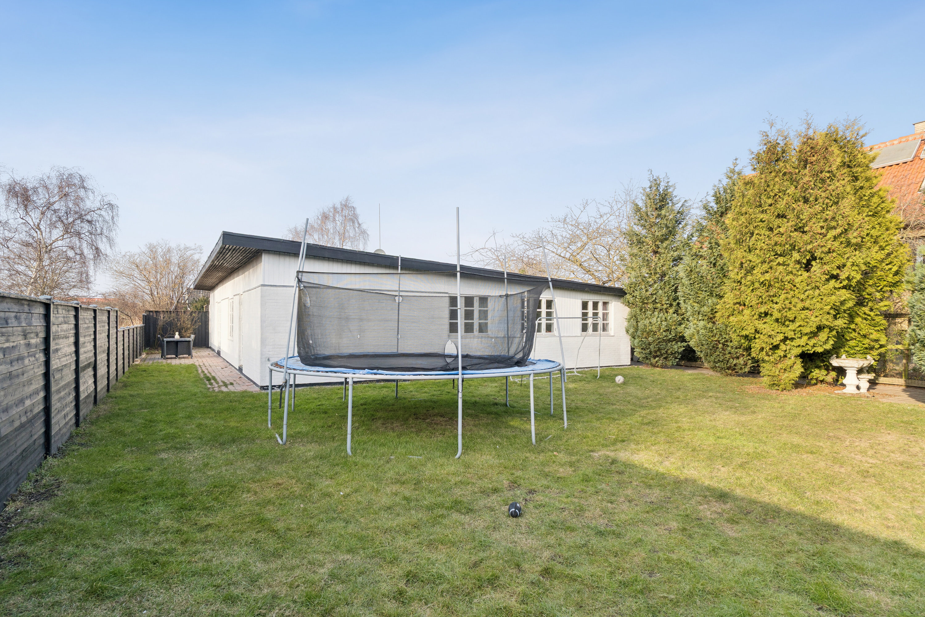 Fremhævet set fra haven billede i fuldskærmstilstand. Billede af Krebsevej 48, 2650 Hvidovre