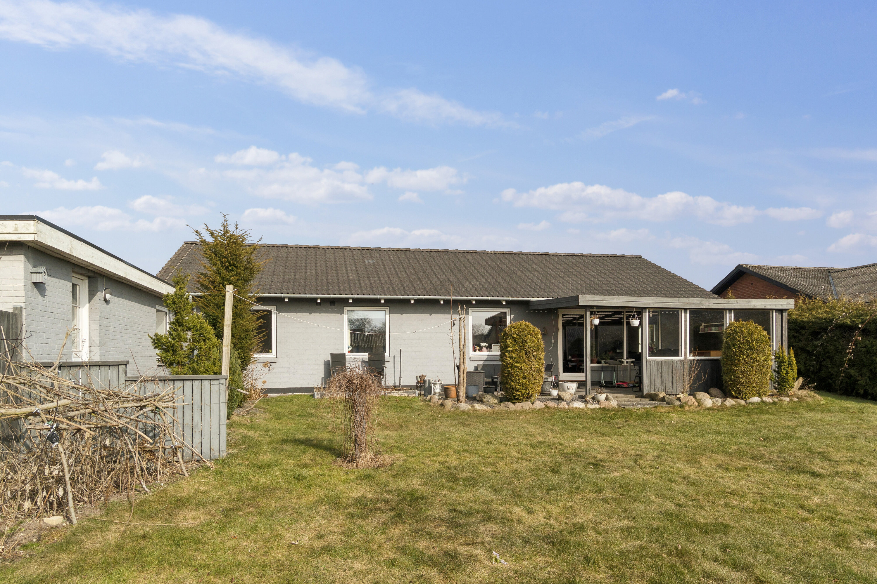 Fremhævet udendørs billede i fuldskærmstilstand. Billede af Kildevang 10, 4690 Haslev