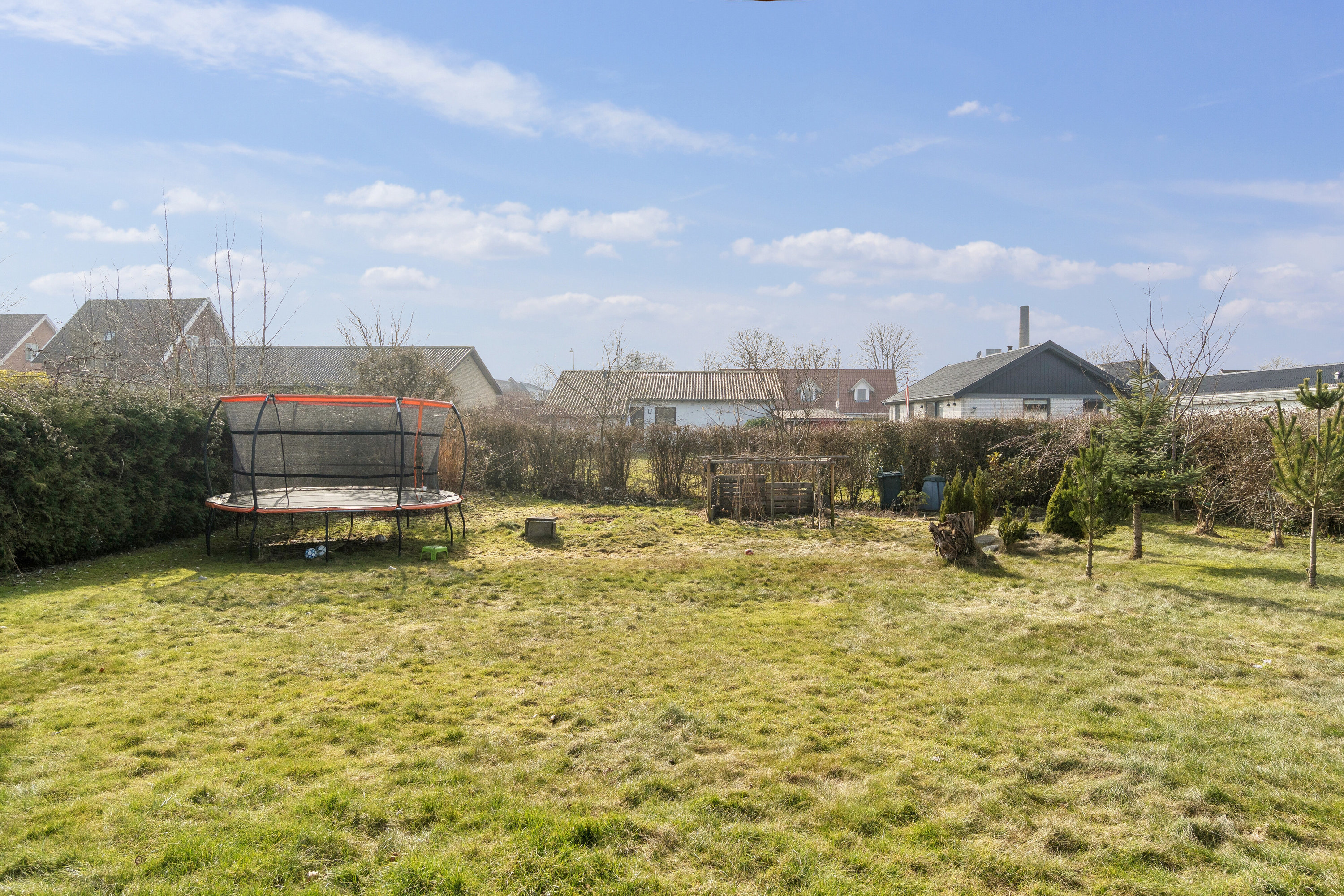 Fremhævet udendørs billede i fuldskærmstilstand. Billede af Kildevang 10, 4690 Haslev