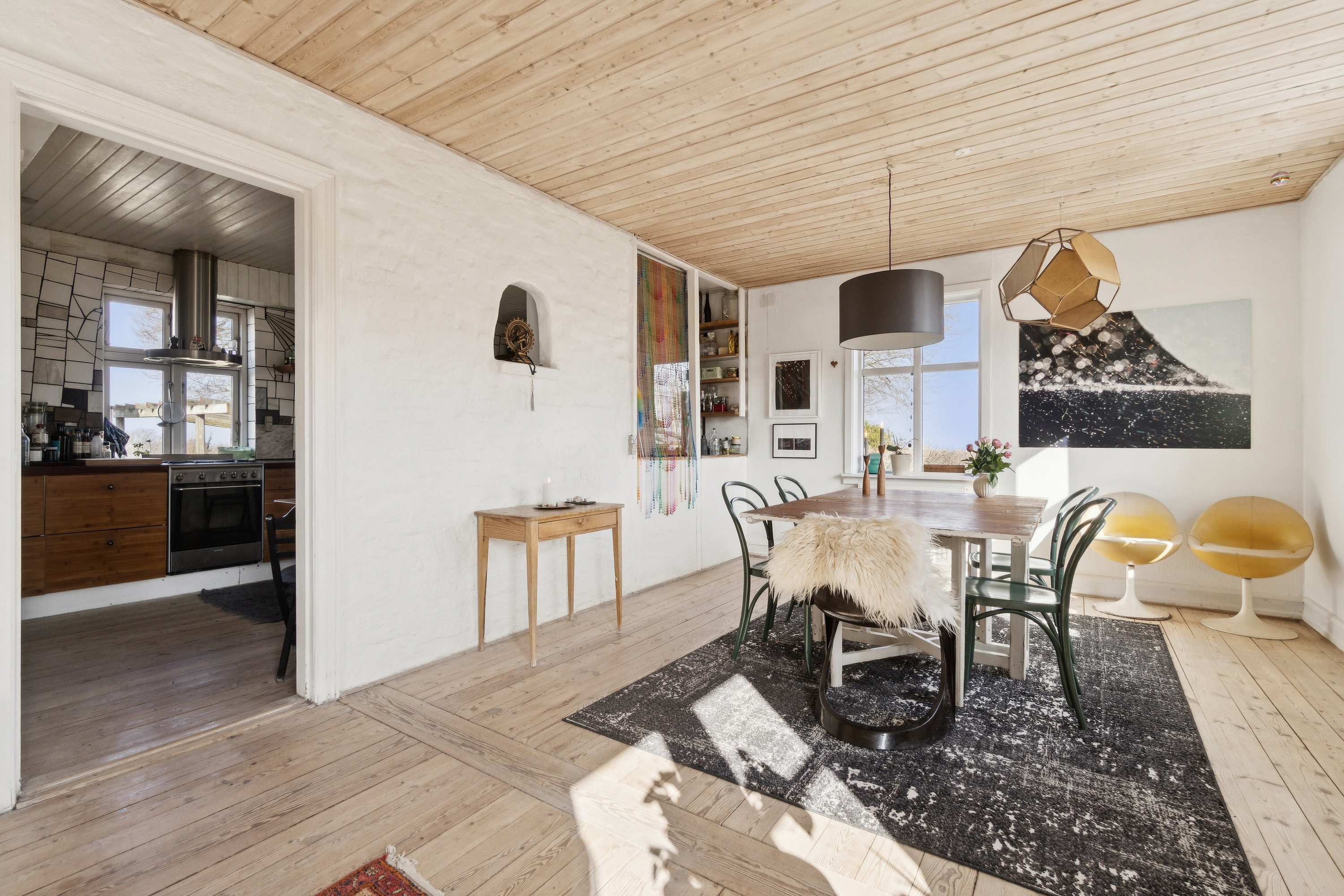 Fremhævet spisestue billede i fuldskærmstilstand. Billede af Helligdomsvej 15, Rø, 3760 Gudhjem