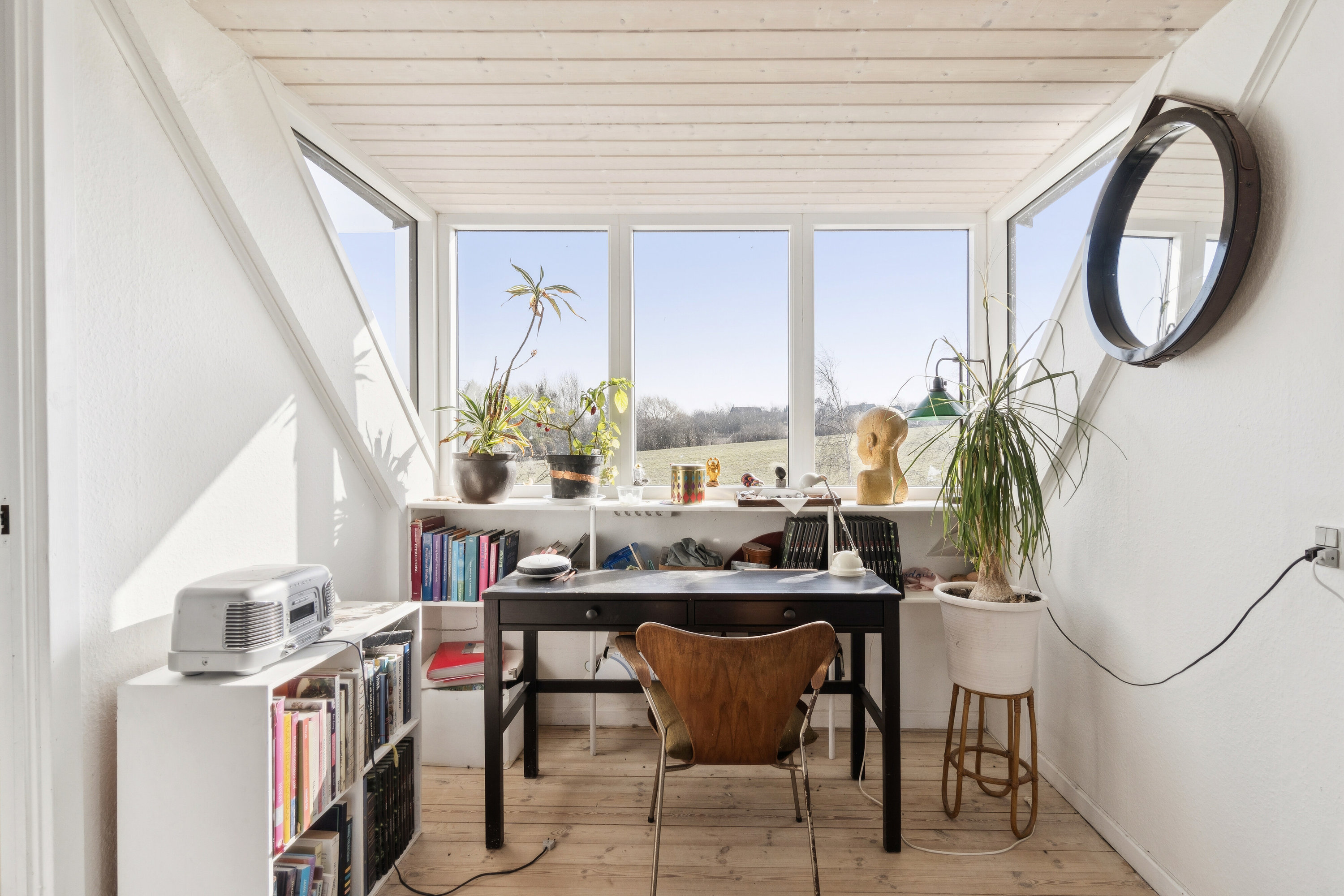 Fremhævet arbejdsværelse billede i fuldskærmstilstand. Billede af Helligdomsvej 15, Rø, 3760 Gudhjem