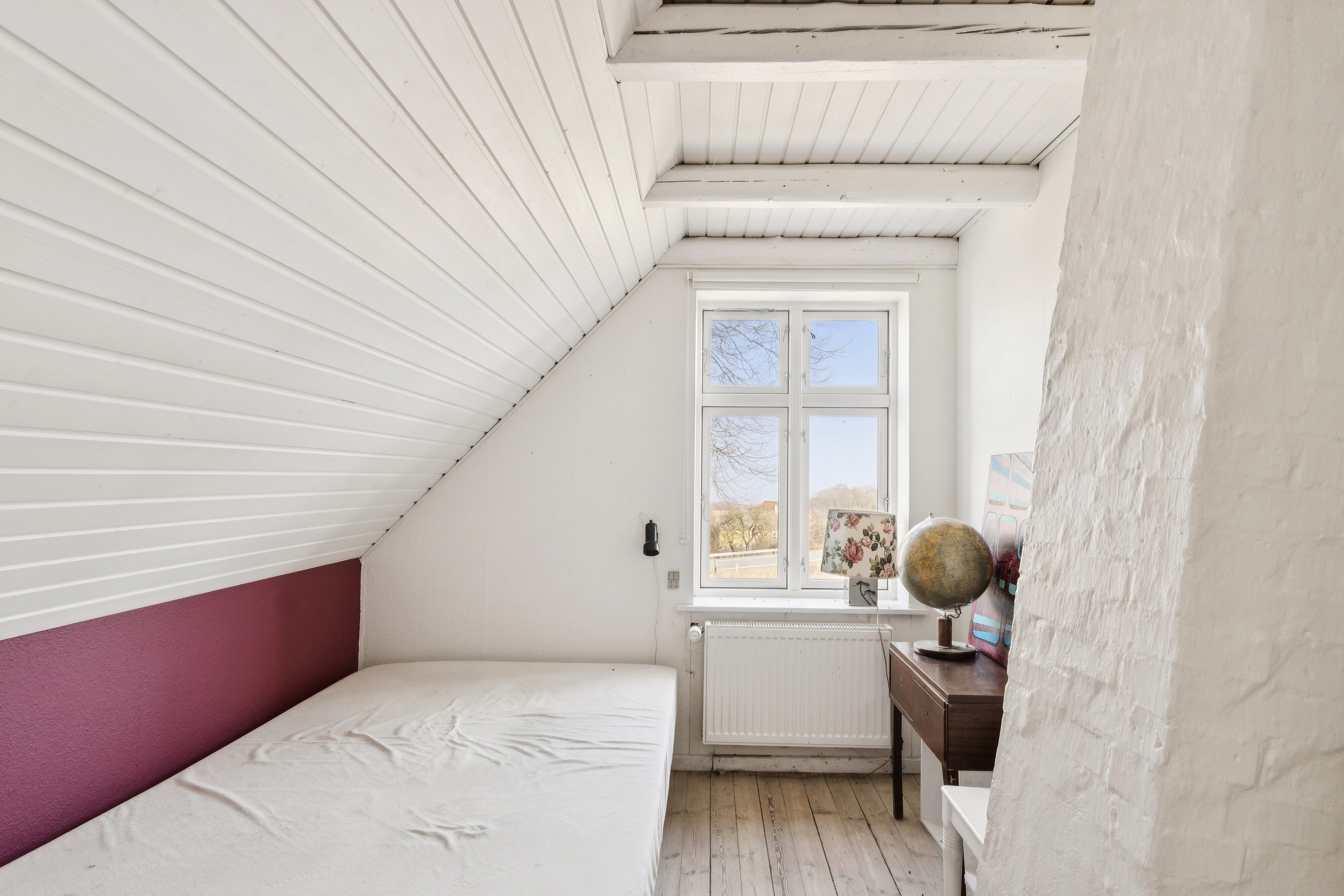 Fremhævet soveværelse billede i fuldskærmstilstand. Billede af Helligdomsvej 15, Rø, 3760 Gudhjem