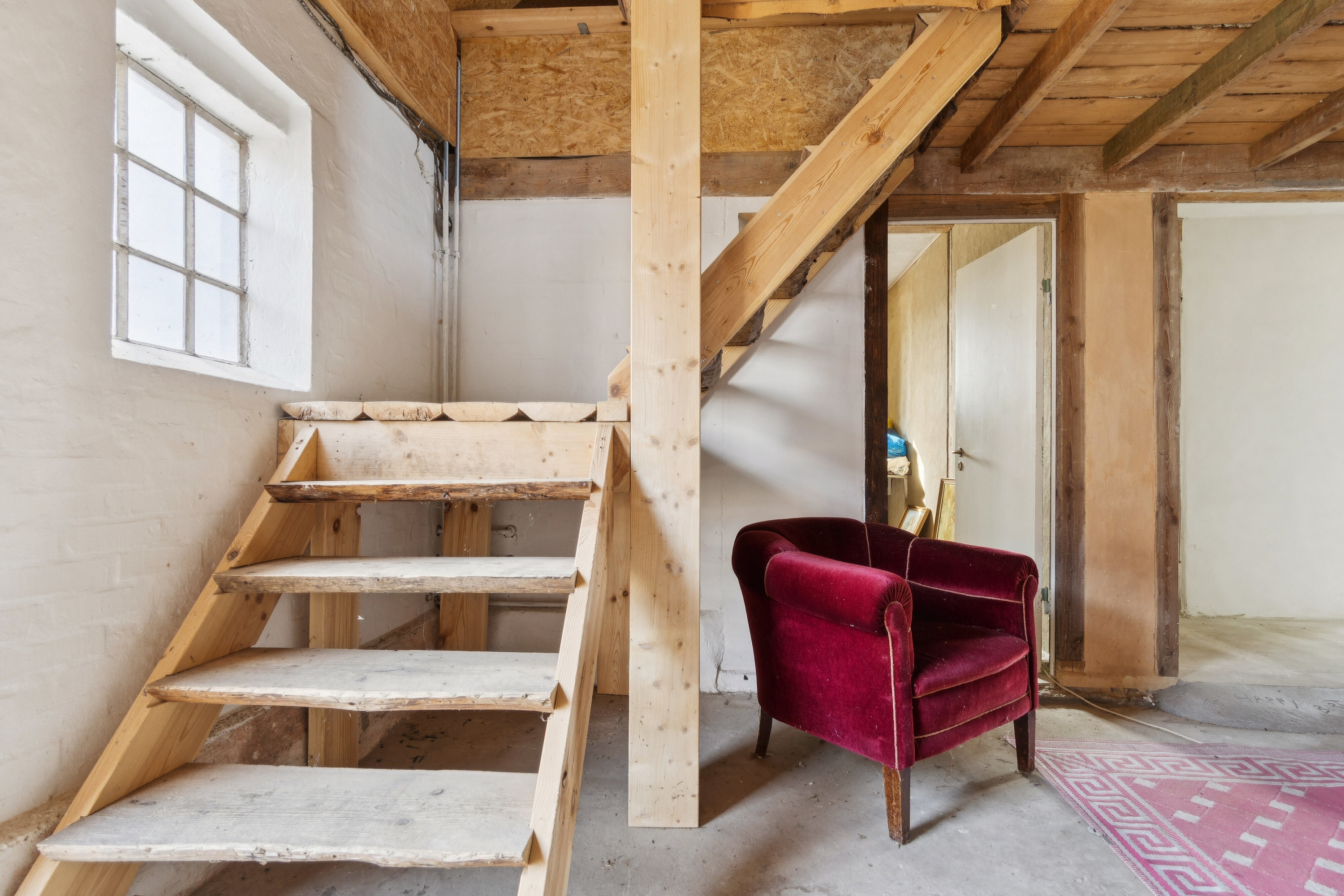 Fremhævet trappe billede i fuldskærmstilstand. Billede af Helligdomsvej 15, Rø, 3760 Gudhjem