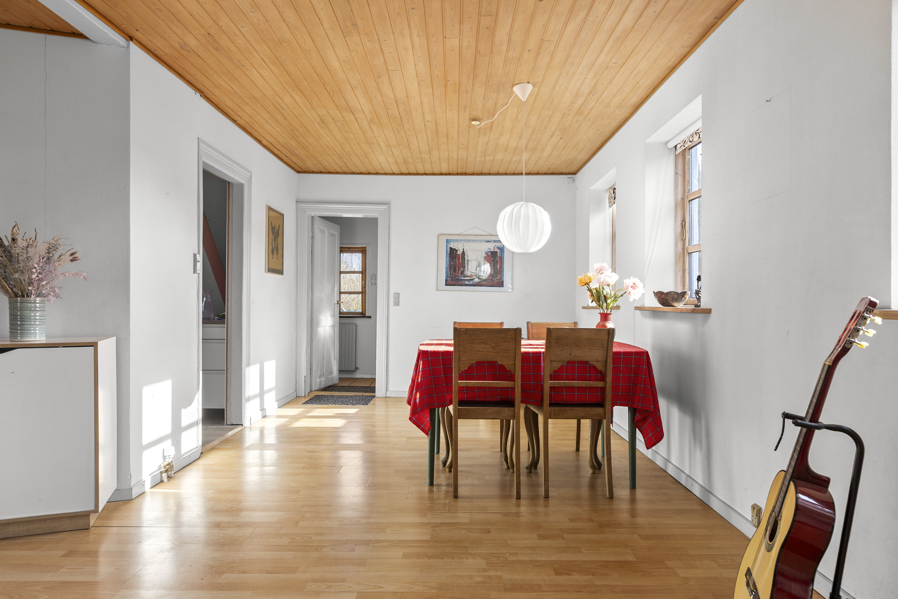 Fremhævet stue billede i fuldskærmstilstand. Billede af Kalundborgvej 102, 4190 Munke Bjergby