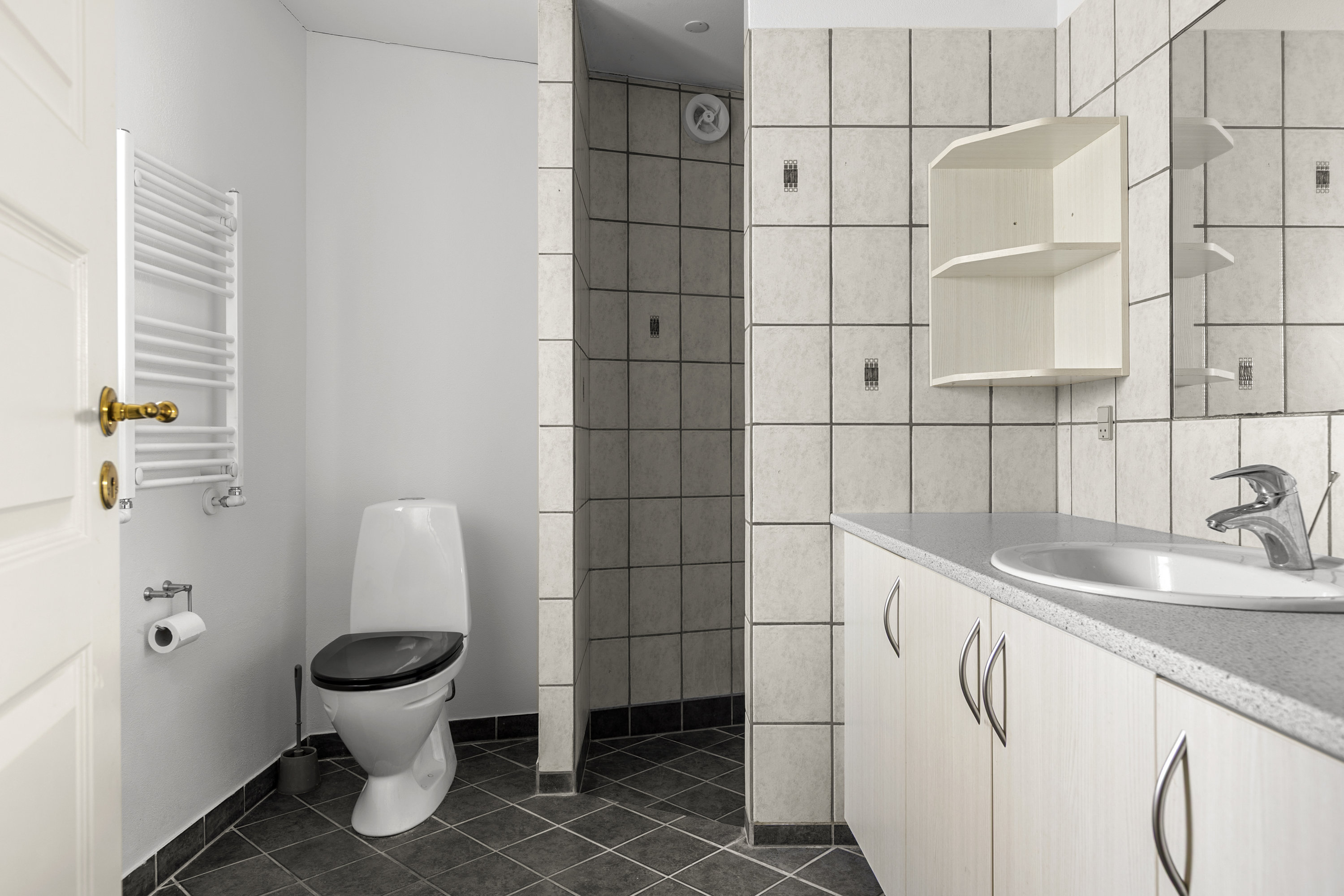 Fremhævet badeværelse billede i fuldskærmstilstand. Billede af Kalundborgvej 102, 4190 Munke Bjergby