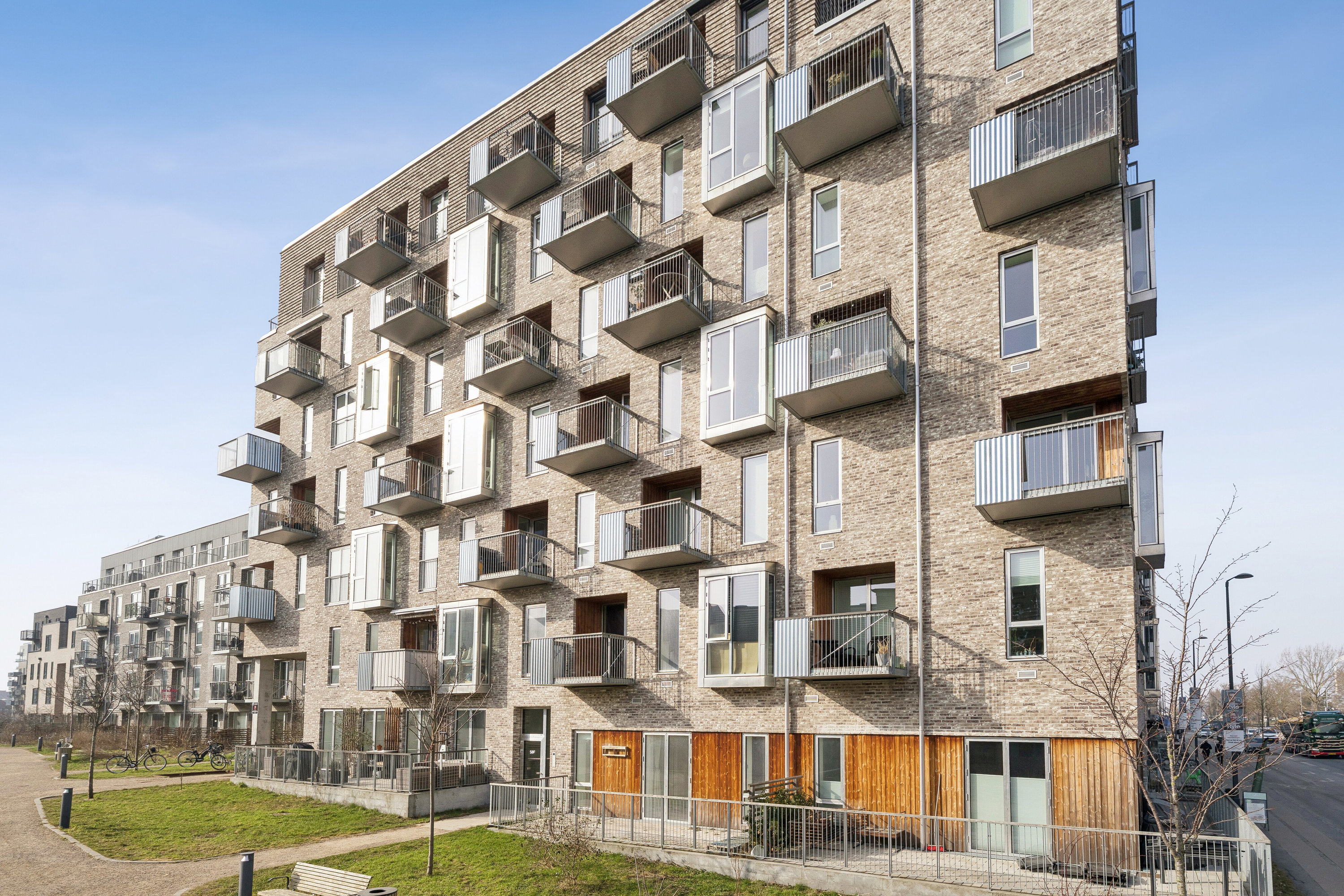 Fremhævet set fra vejen billede i fuldskærmstilstand. Billede af Amager Strandvej 58F, 4. th., 2300 København S