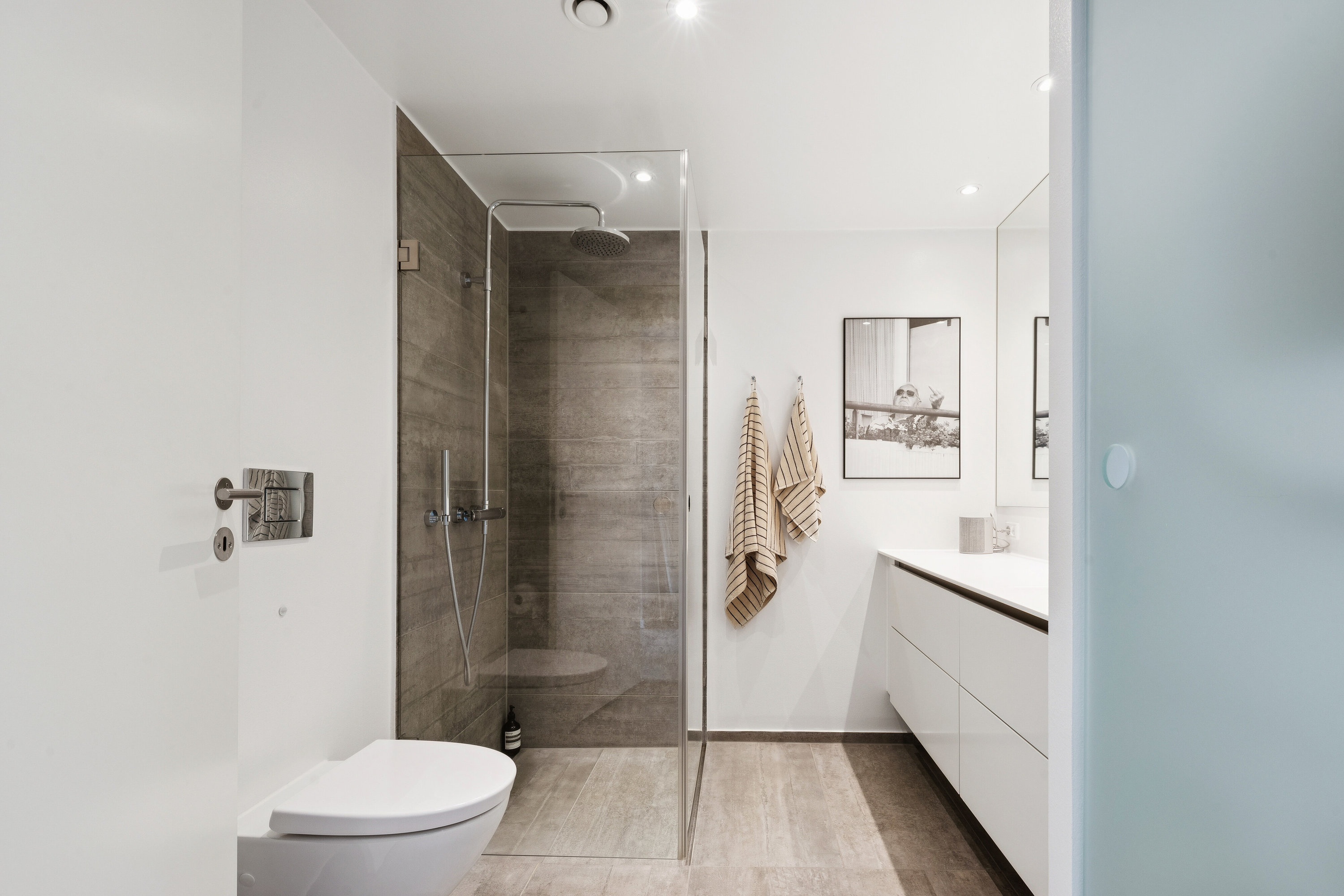 Fremhævet badeværelse billede i fuldskærmstilstand. Billede af Amager Strandvej 58F, 4. th., 2300 København S