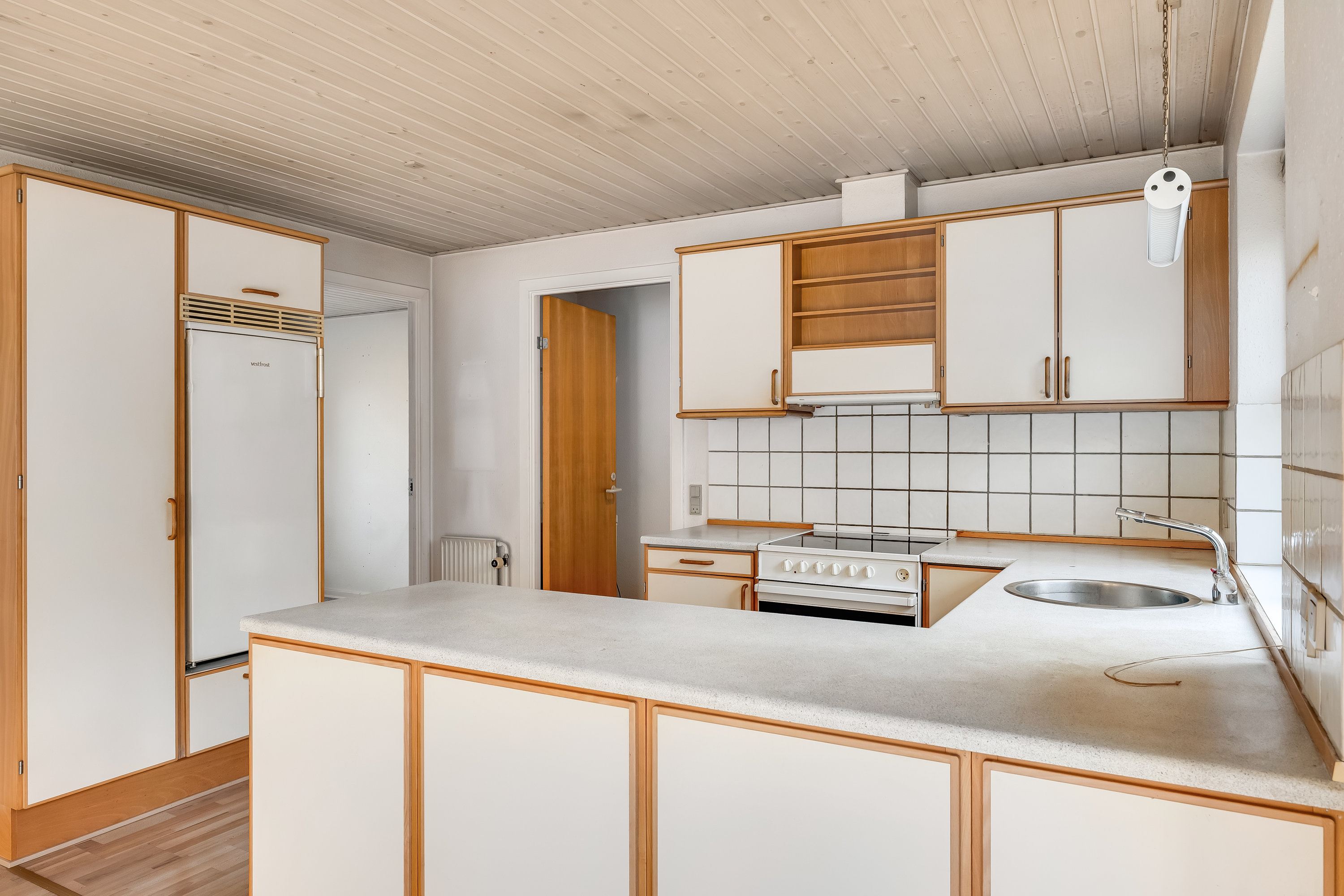 Fremhævet køkken billede i fuldskærmstilstand. Billede af Kærsangervej 21, 6800 Varde