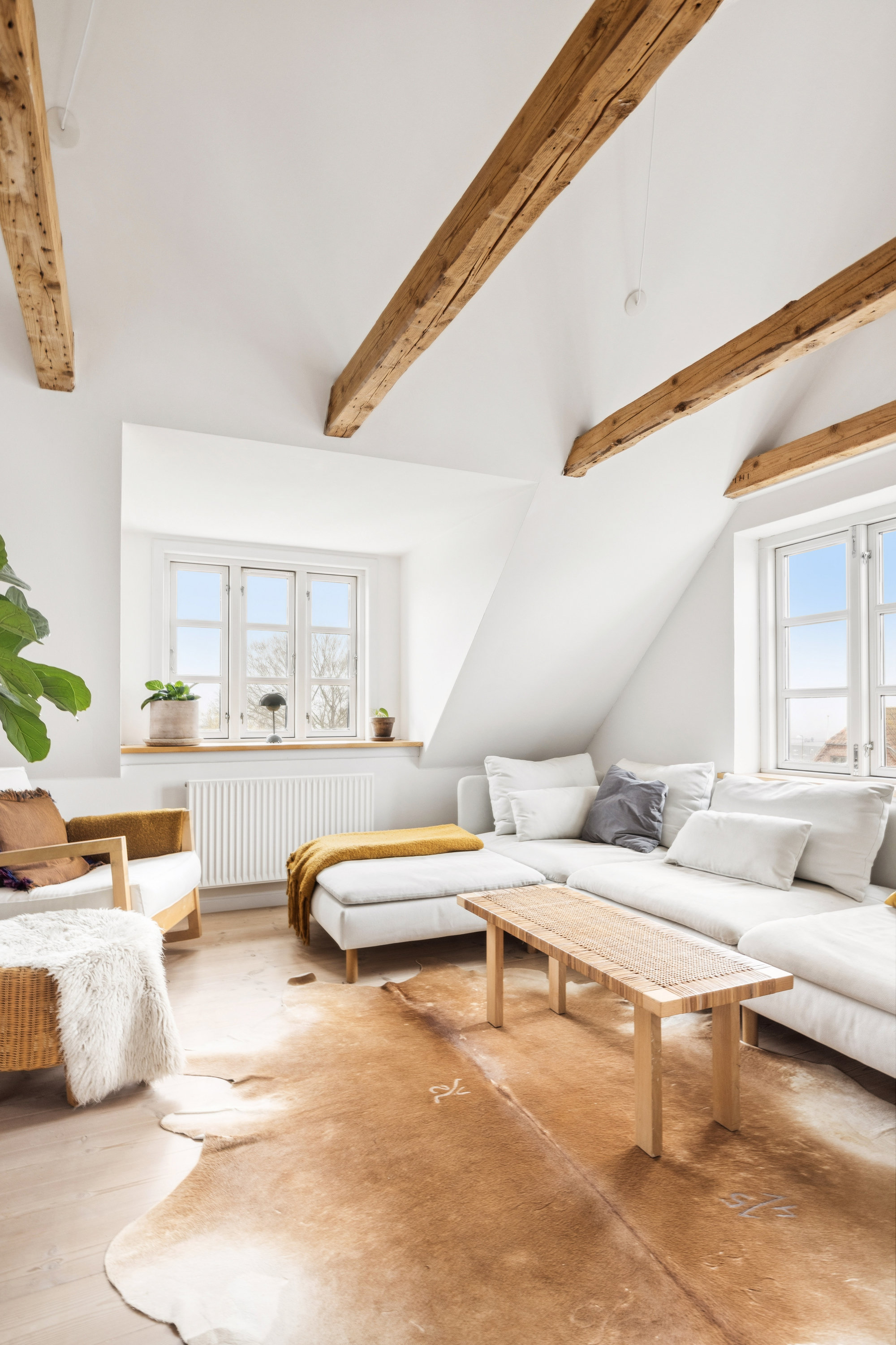 Fremhævet stue billede i fuldskærmstilstand. Billede af Skolevej 9, 8410 Rønde