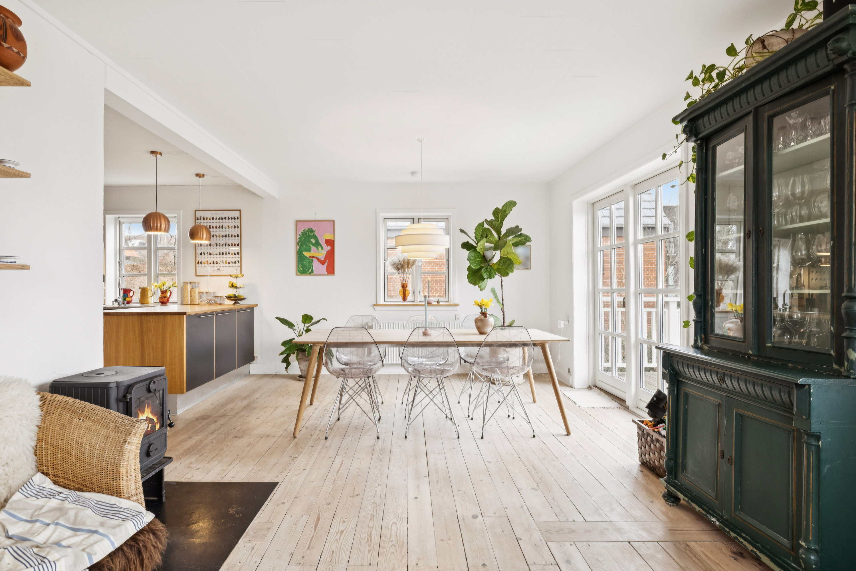 Fremhævet stue billede i fuldskærmstilstand. Billede af Skolevej 9, 8410 Rønde