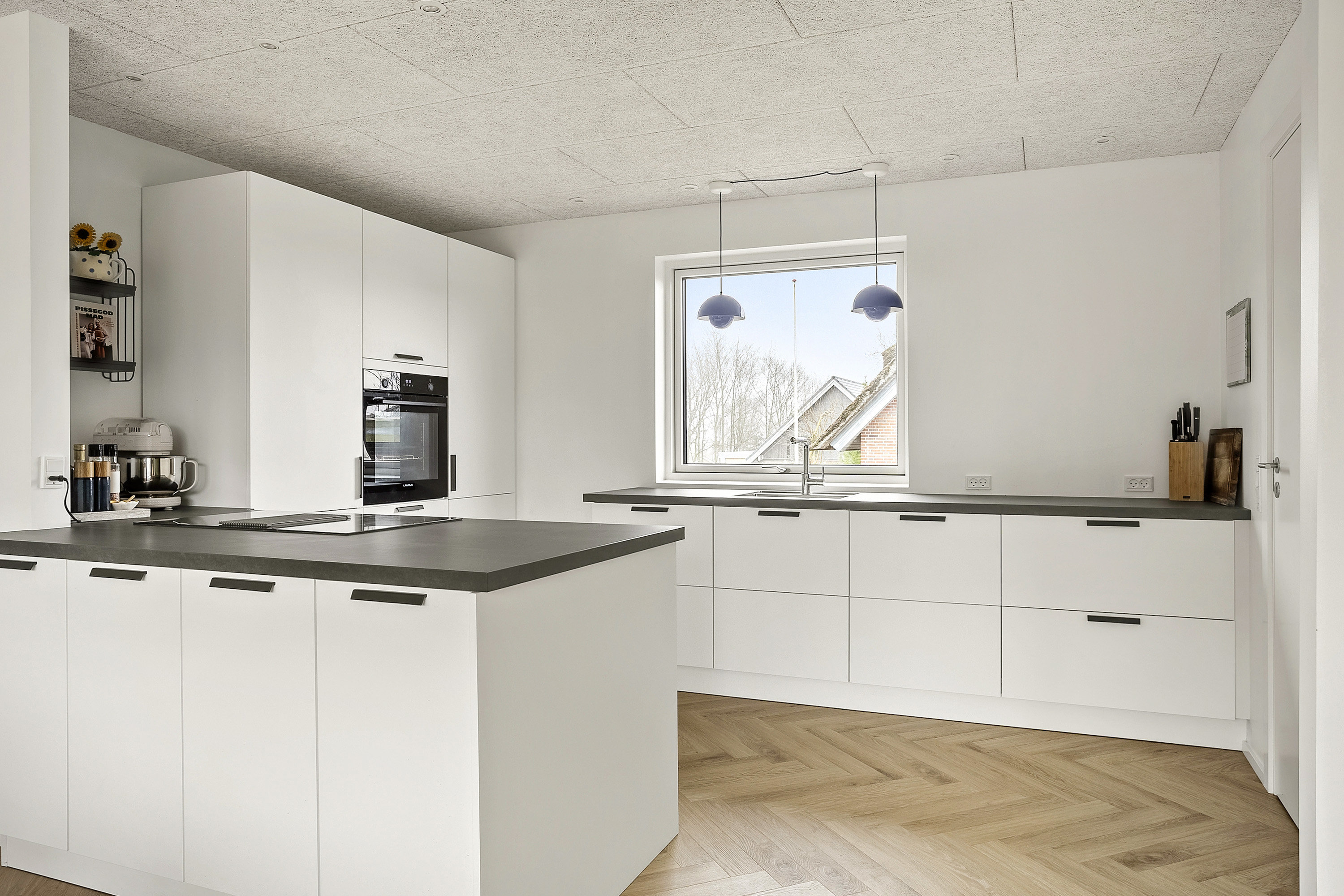 Fremhævet køkken billede i fuldskærmstilstand. Billede af Morbærvej 86, 6600 Vejen