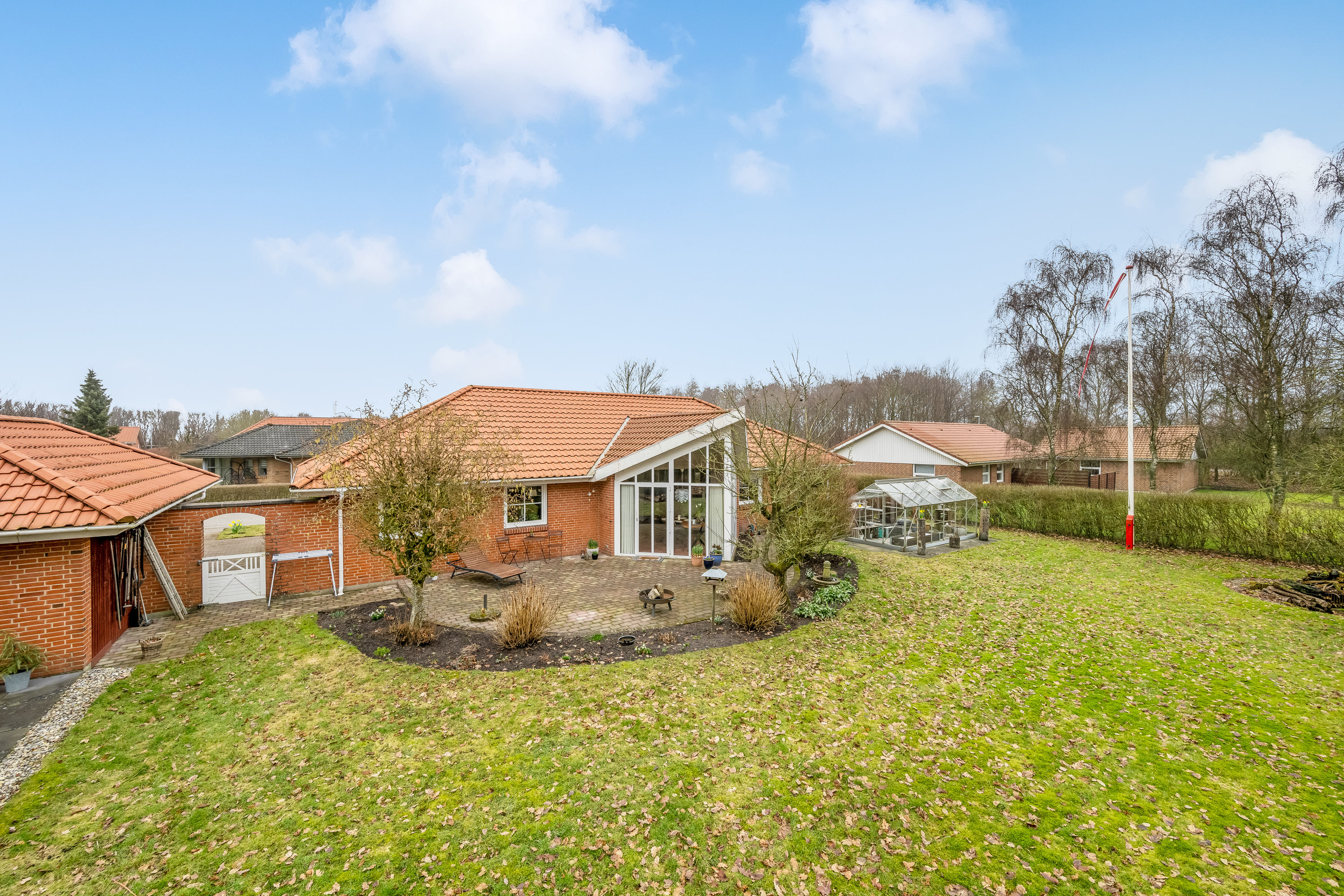 Fremhævet have billede i fuldskærmstilstand. Billede af Gyvelvænget 3, 6920 Videbæk