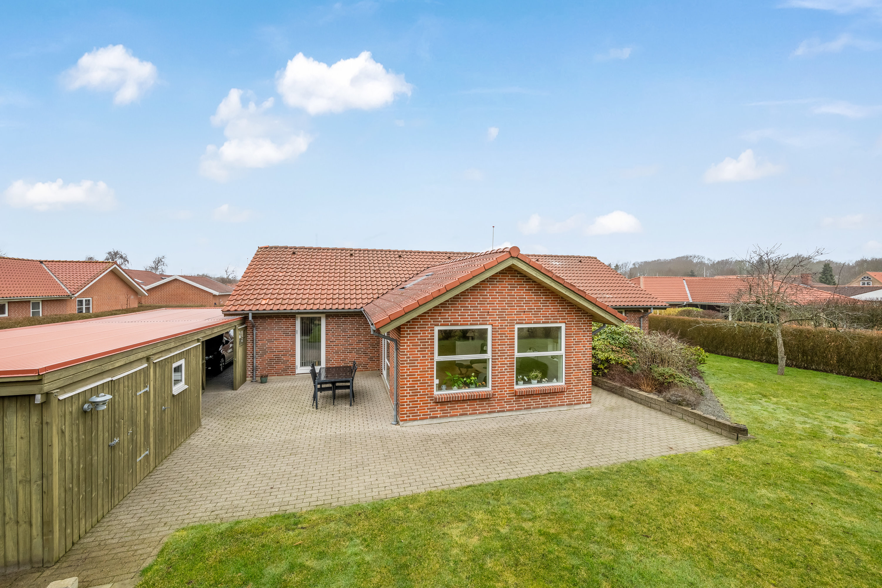 Fremhævet facade billede i fuldskærmstilstand. Billede af Oldagervænget 26, 6900 Skjern