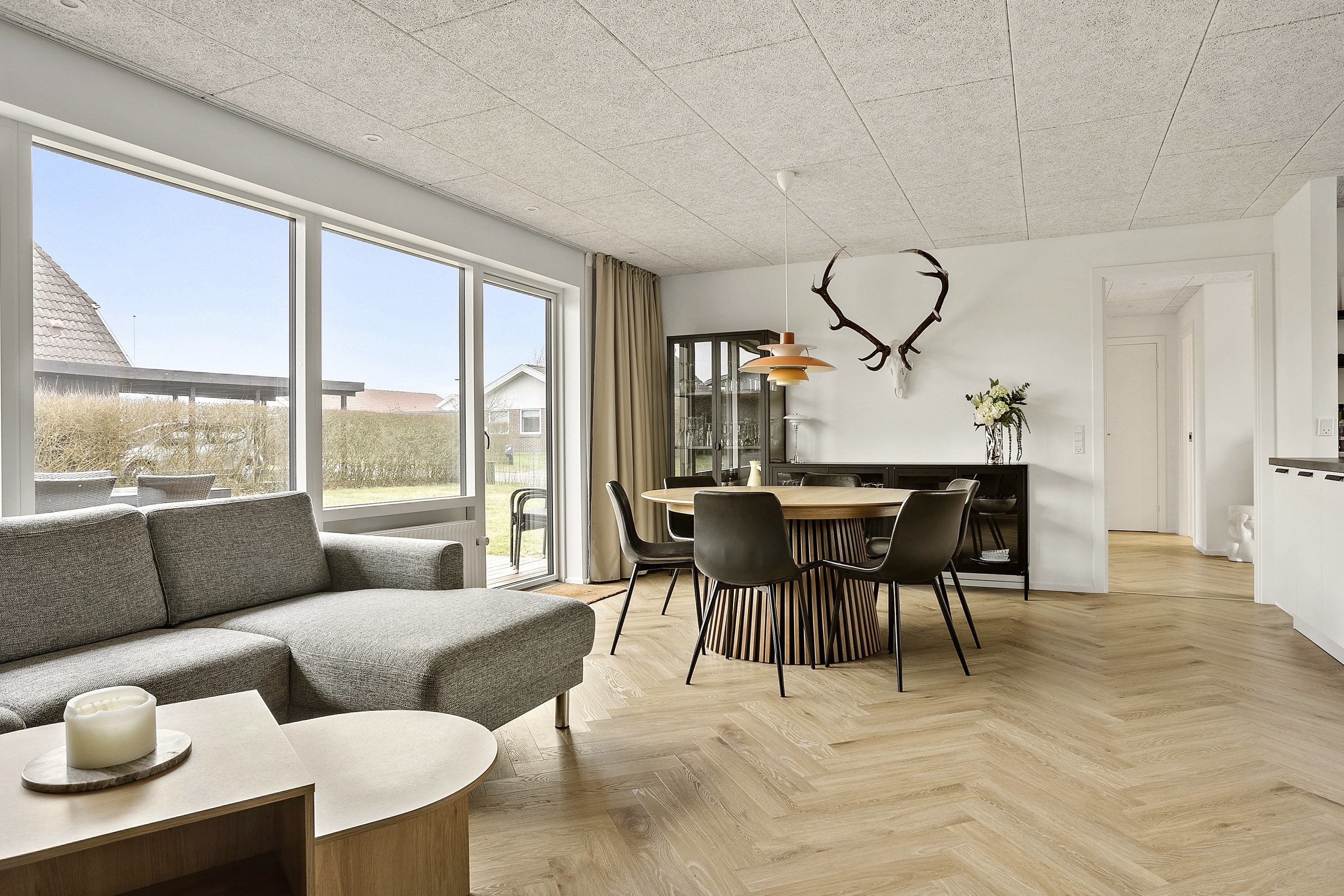 Fremhævet stue billede i fuldskærmstilstand. Billede af Morbærvej 86, 6600 Vejen