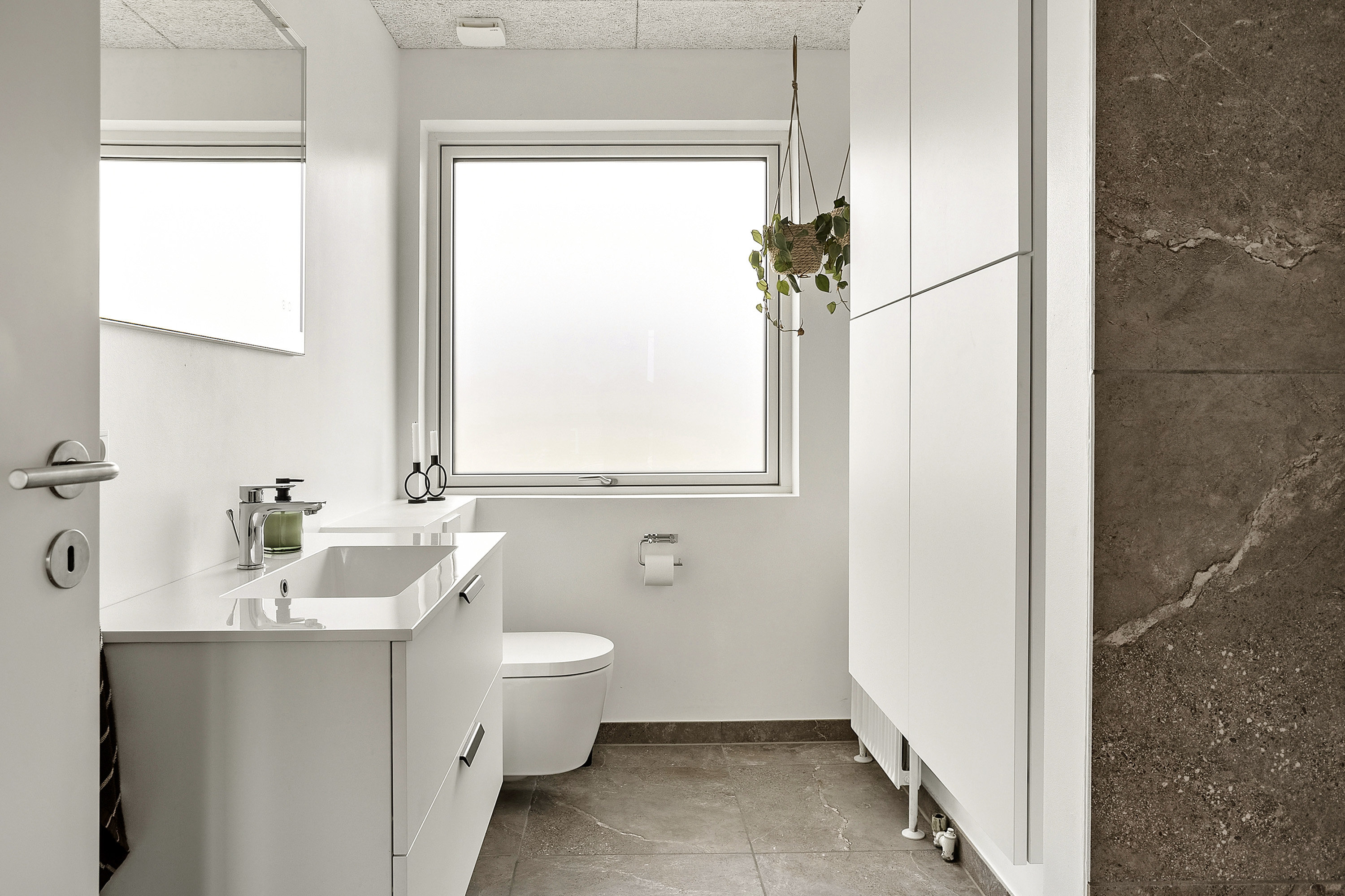 Fremhævet badeværelse billede i fuldskærmstilstand. Billede af Morbærvej 86, 6600 Vejen