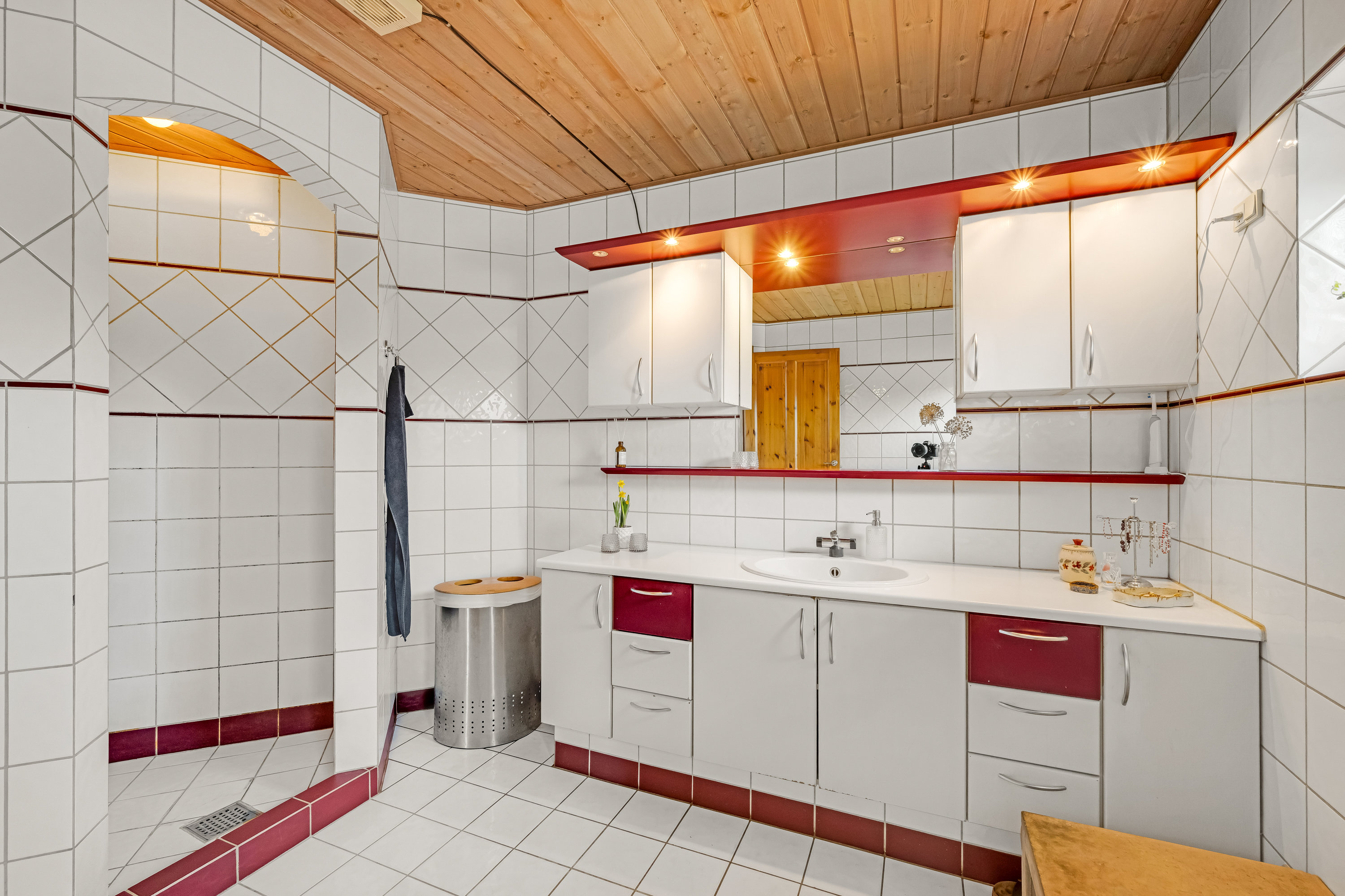 Fremhævet badeværelse billede i fuldskærmstilstand. Billede af Gyvelvænget 3, 6920 Videbæk