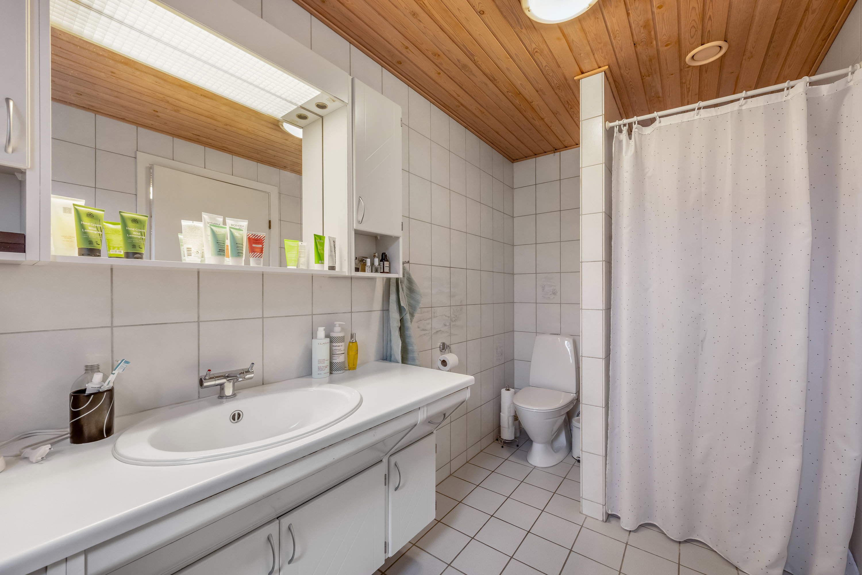 Fremhævet badeværelse billede i fuldskærmstilstand. Billede af Oldagervænget 26, 6900 Skjern