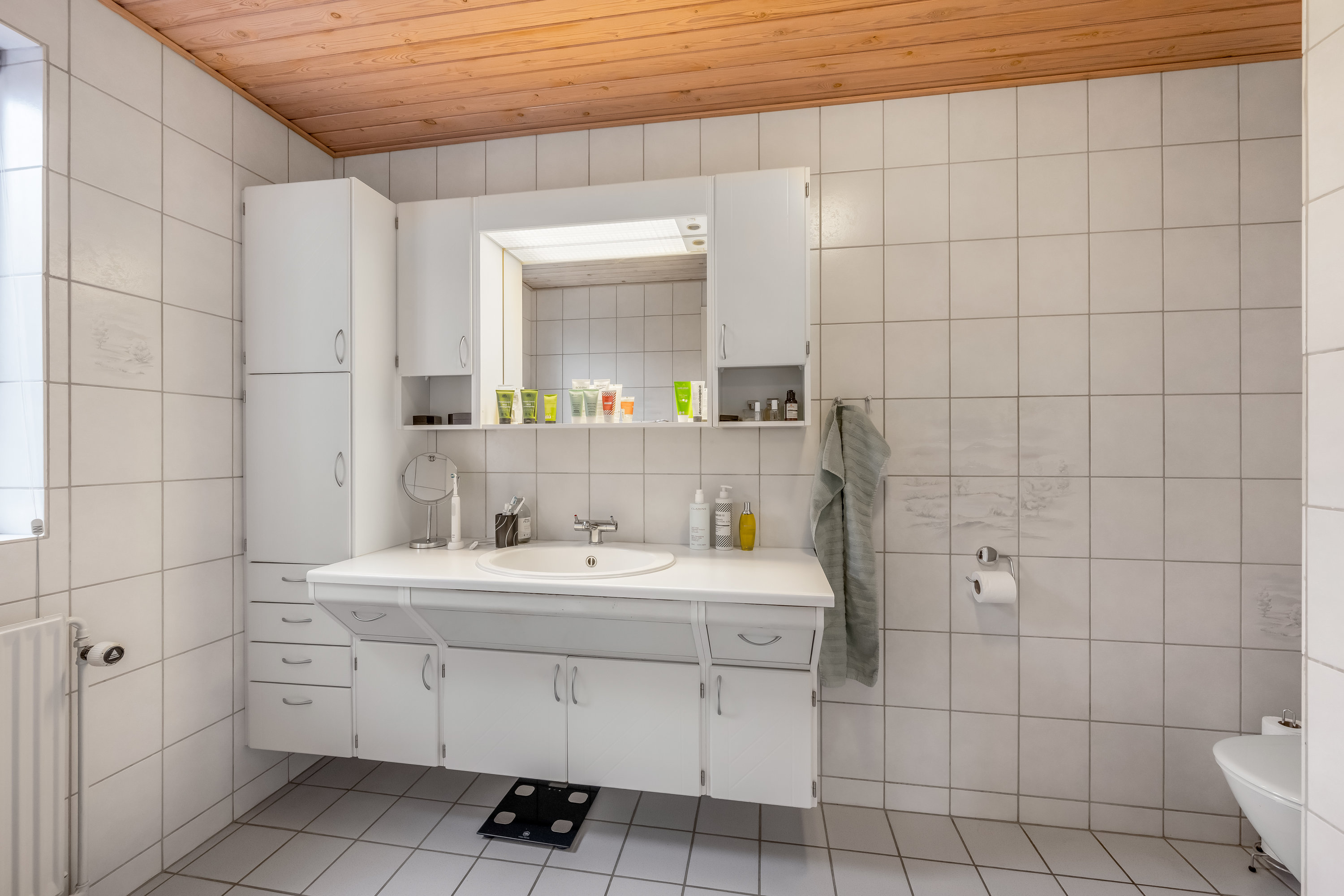 Fremhævet badeværelse billede i fuldskærmstilstand. Billede af Oldagervænget 26, 6900 Skjern