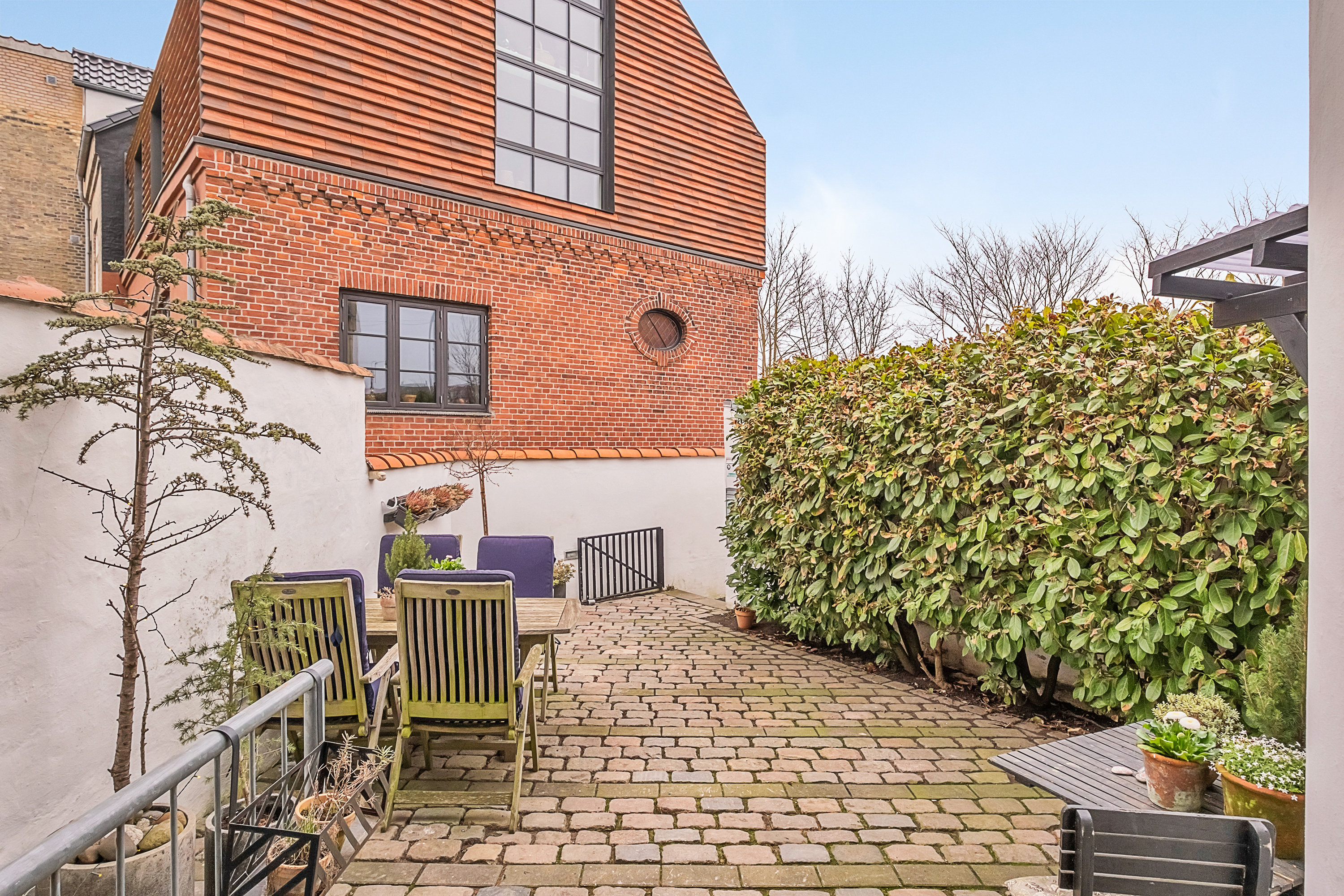 Fremhævet gårdmiljø billede i fuldskærmstilstand. Billede af Kriegersvej 1B, 1., 8000 Aarhus C