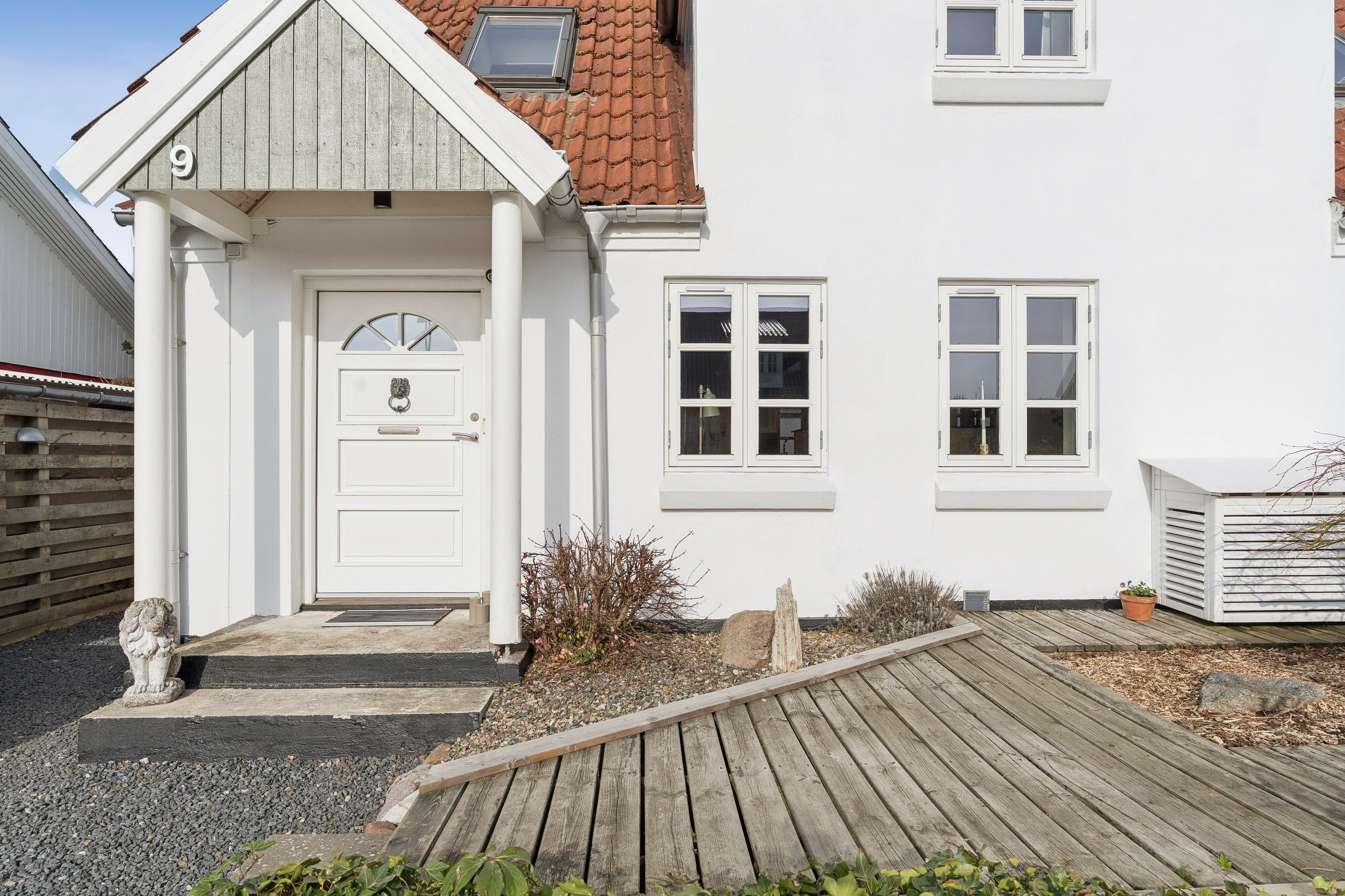 Fremhævet set fra haven billede i fuldskærmstilstand. Billede af Lundegårdsvej 9, 4720 Præstø