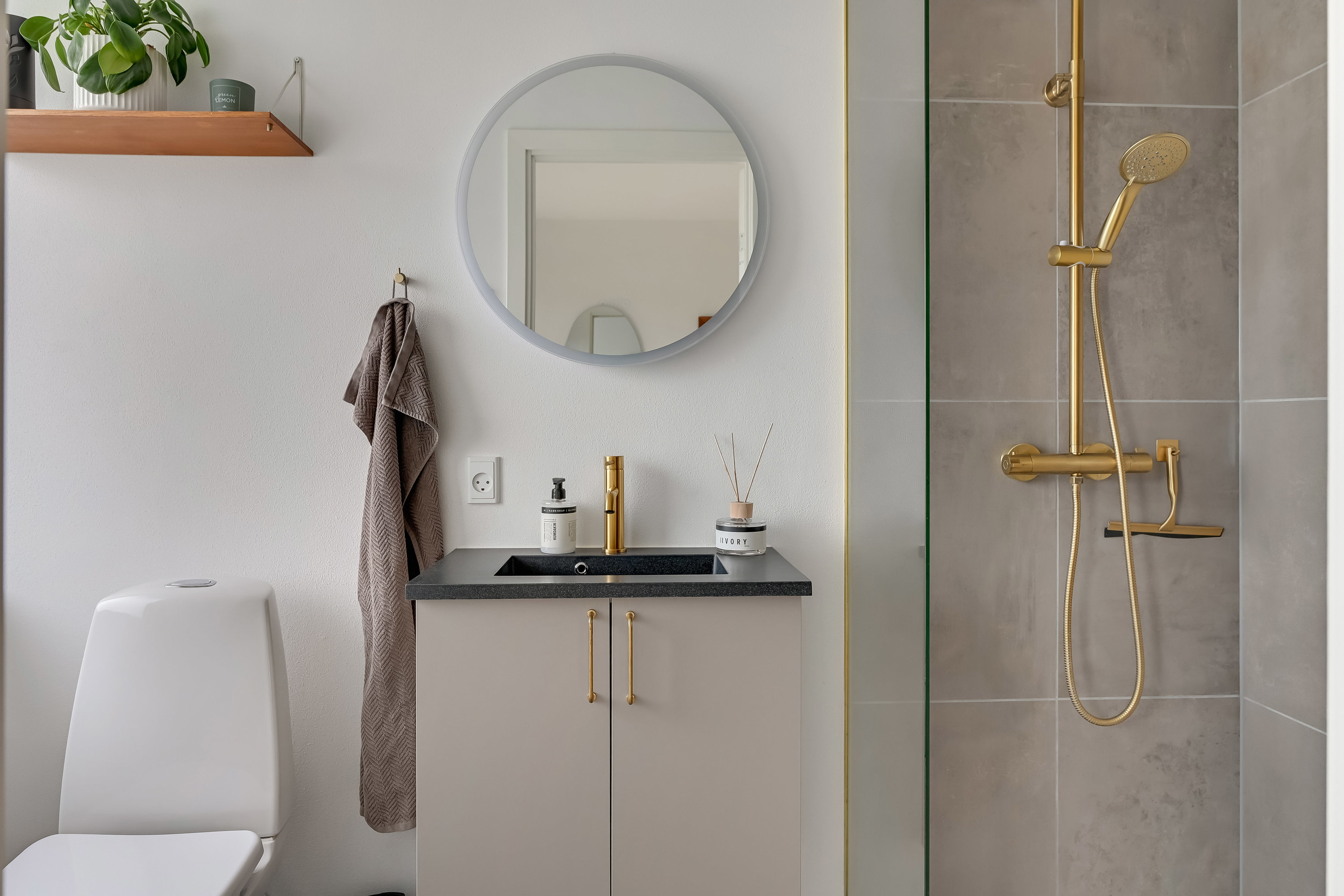 Fremhævet badeværelse billede i fuldskærmstilstand. Billede af Gl Møllevej 24, 6840 Oksbøl